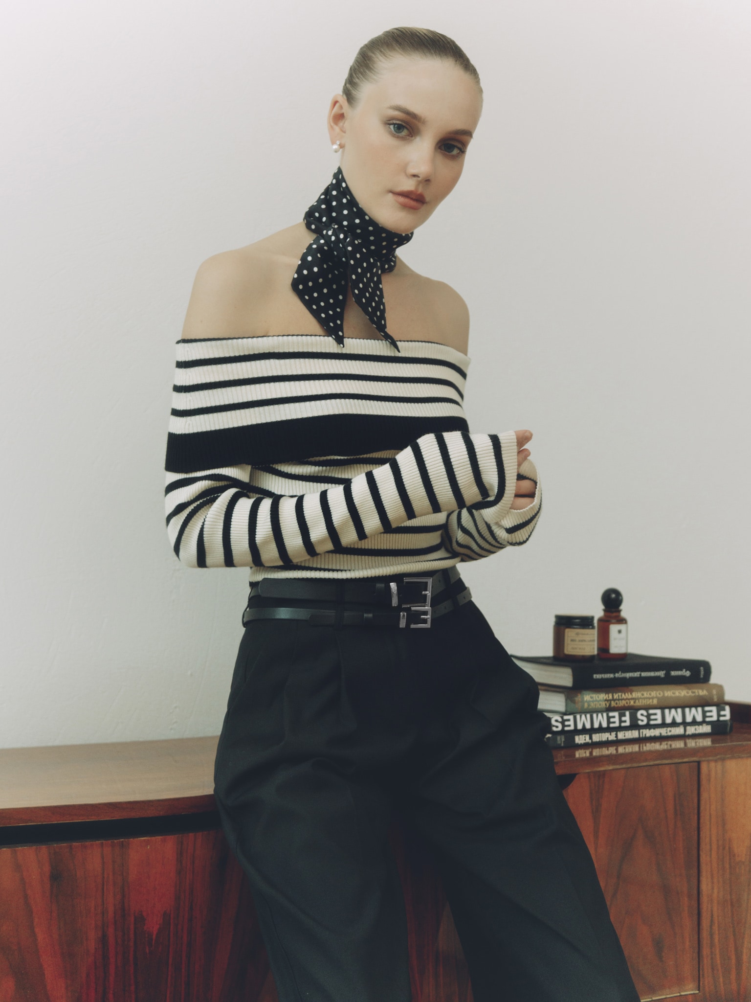 Свободные брюки с двумя ремнями