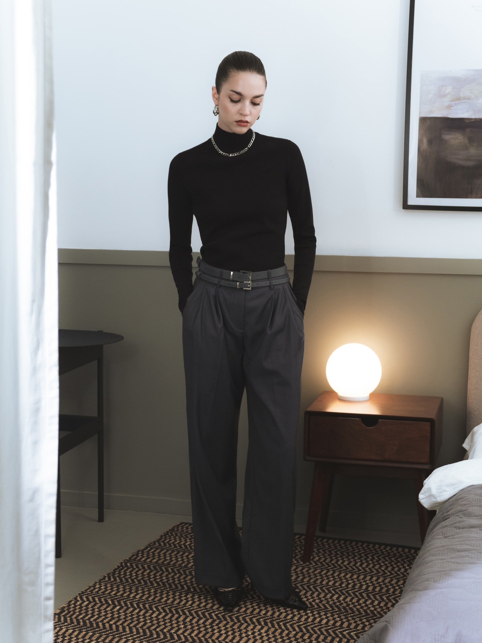 Loose trousers with two belts