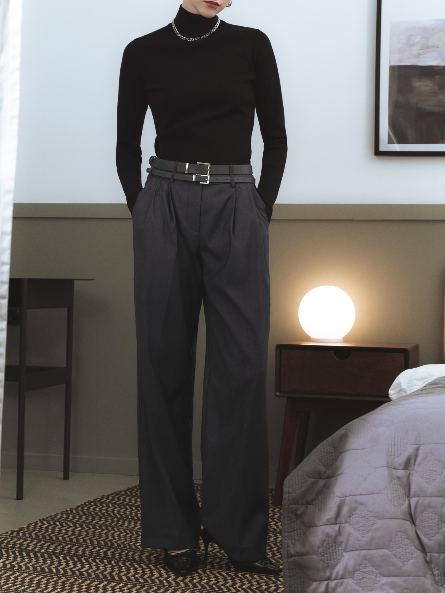Loose trousers with two belts