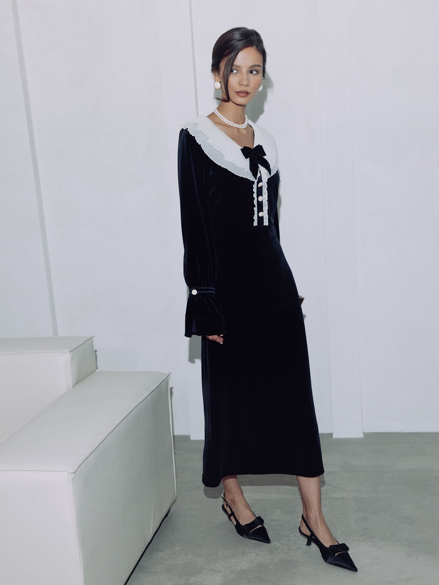 Velvet midi dress with pleated collar