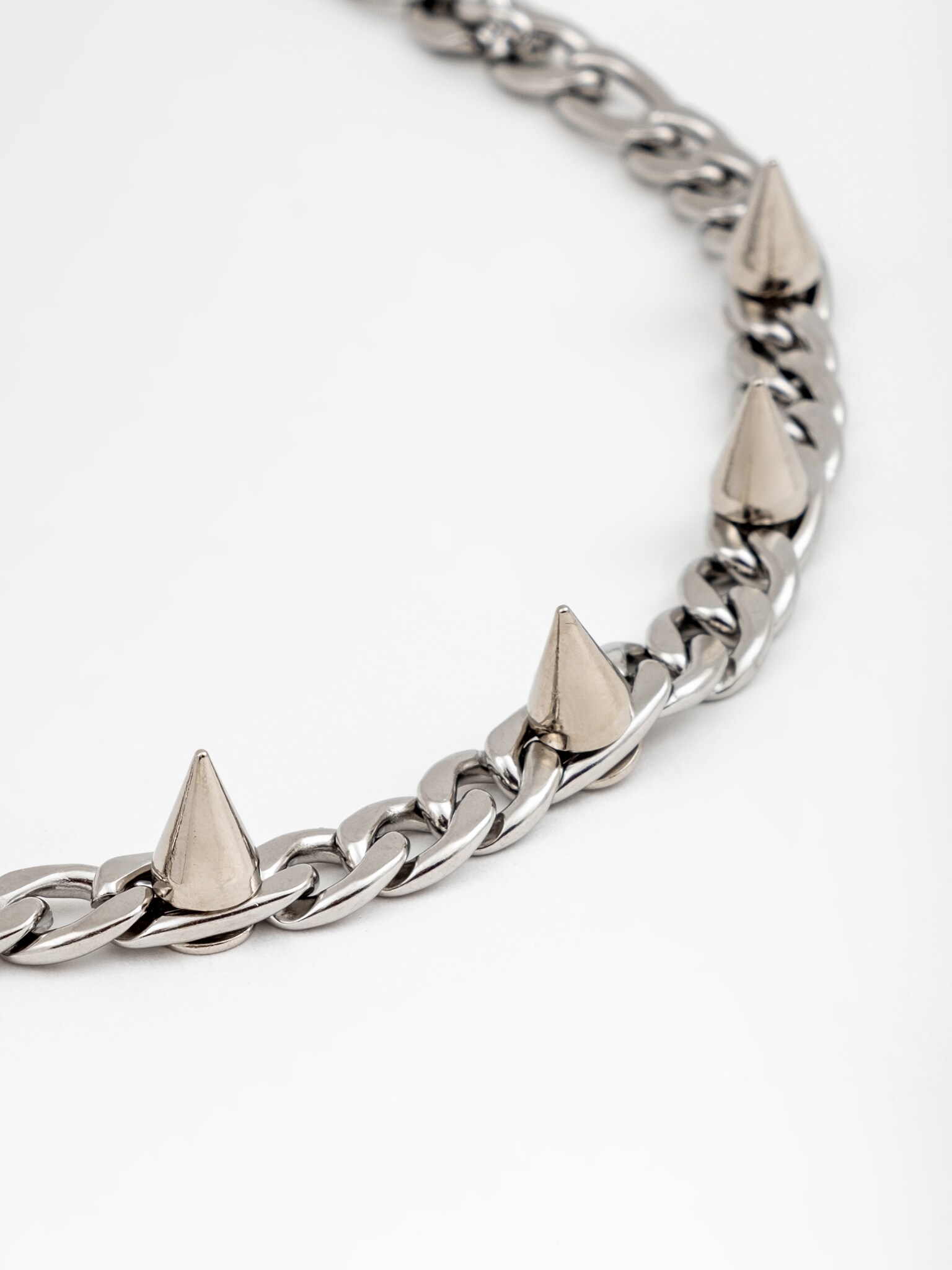 Silvertone chain with spikes