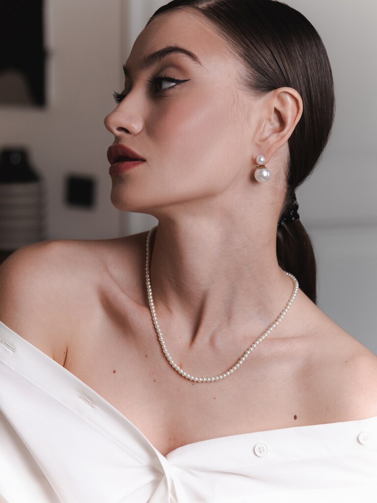 Small pearl necklace
