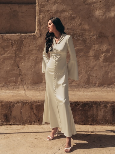 Fitted maxi dress with voluminous sleeves :: LICHI - Online fashion store