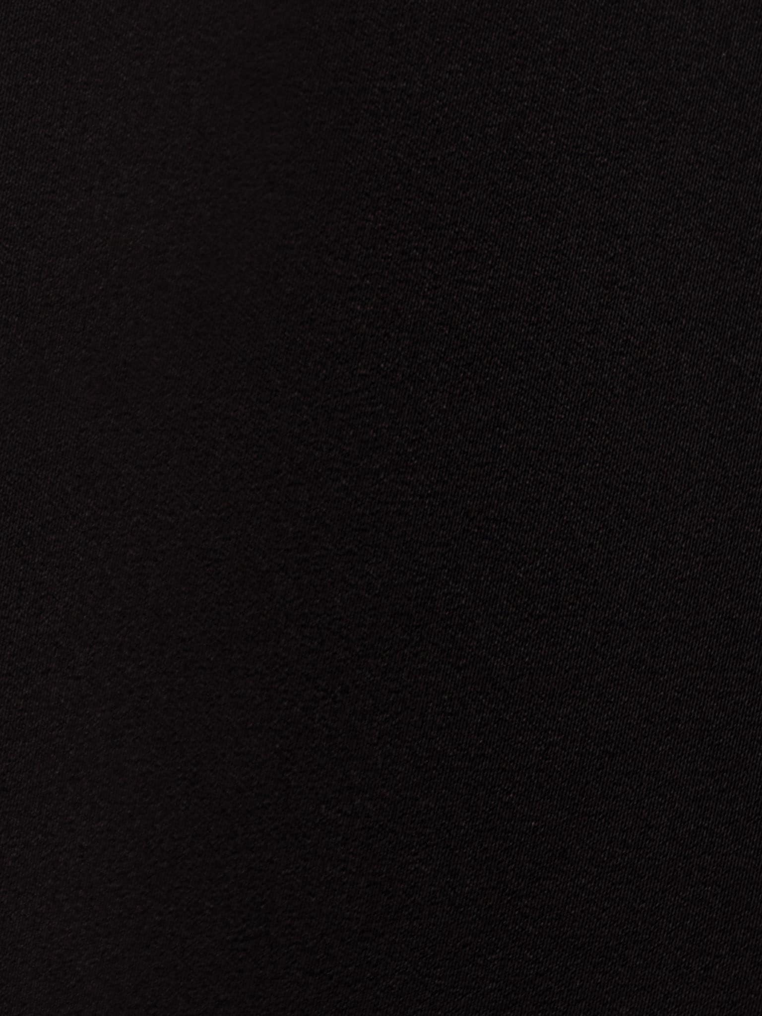 Sukienka midi z kontrastowymi falbanami i zapięciem na guziki