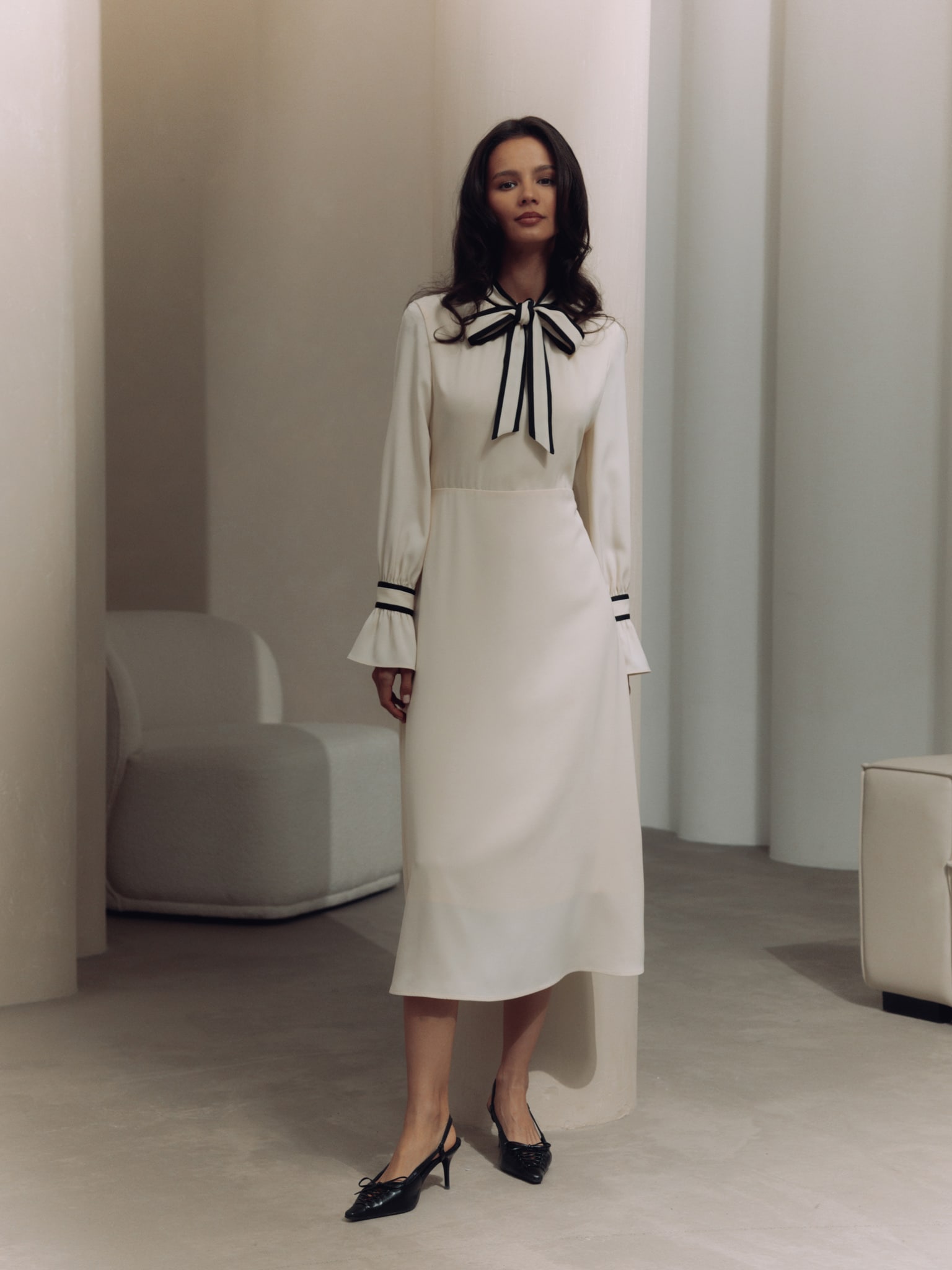 Midi dress with bow at collar and contrasting details