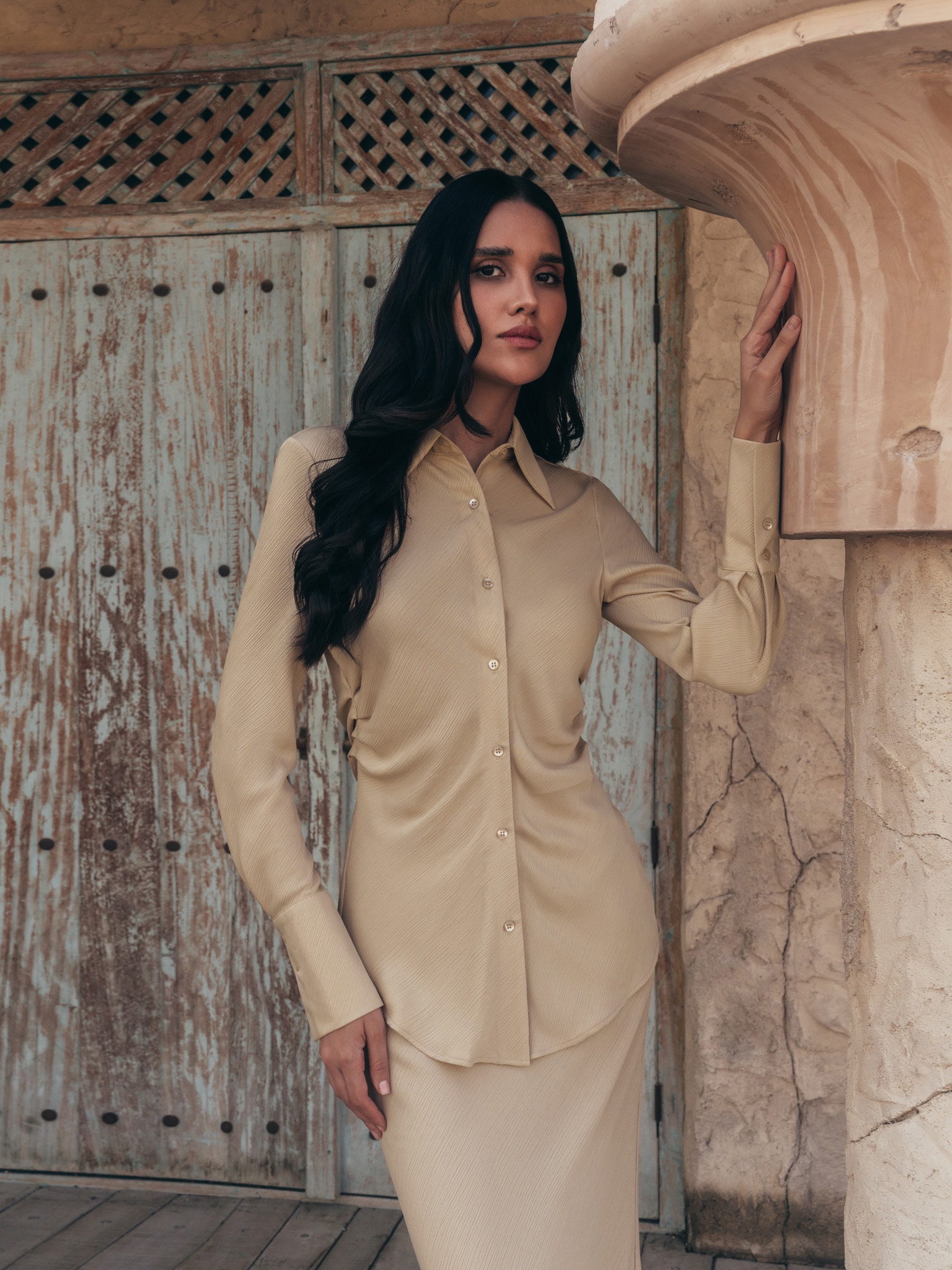 Dopasowana koszula z teksturowanego materiału