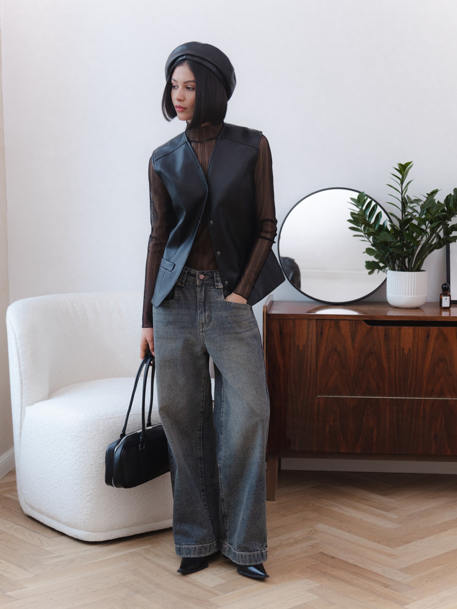 Прямой жилет из матовой экокожи :: LICHI - Online fashion store
