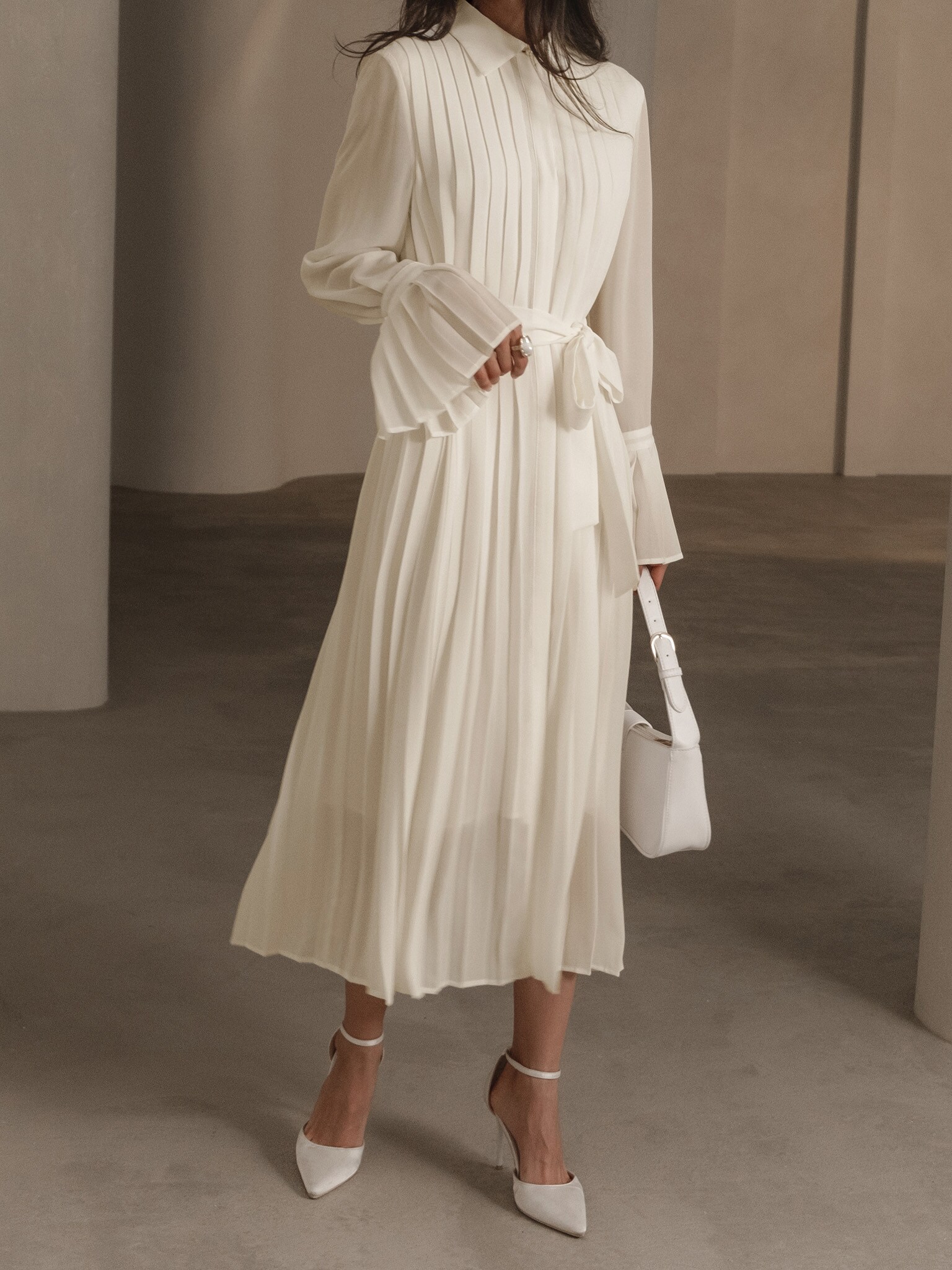 Midi dress with large pleats