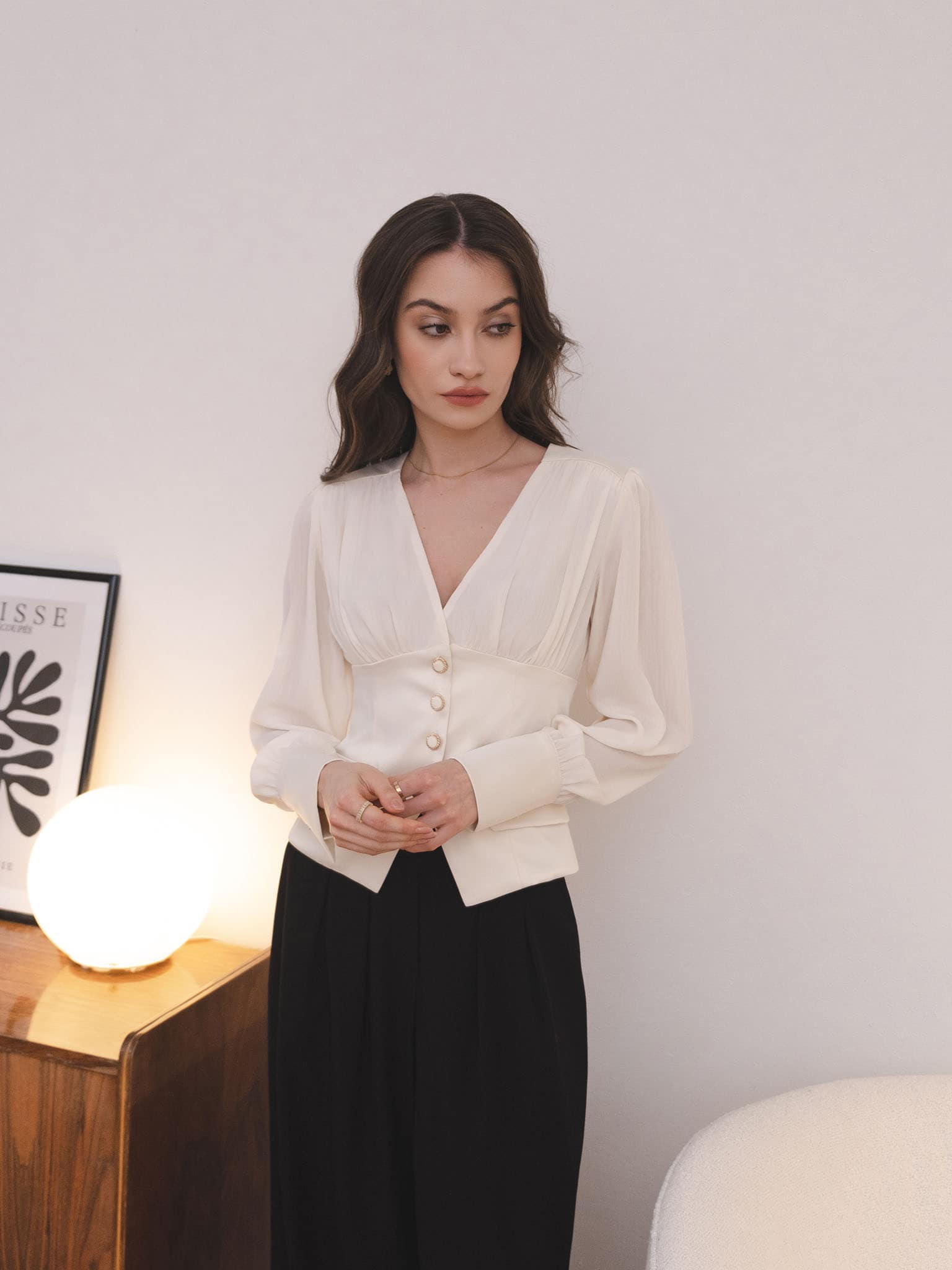 Blouse with a waistband and large button fastening