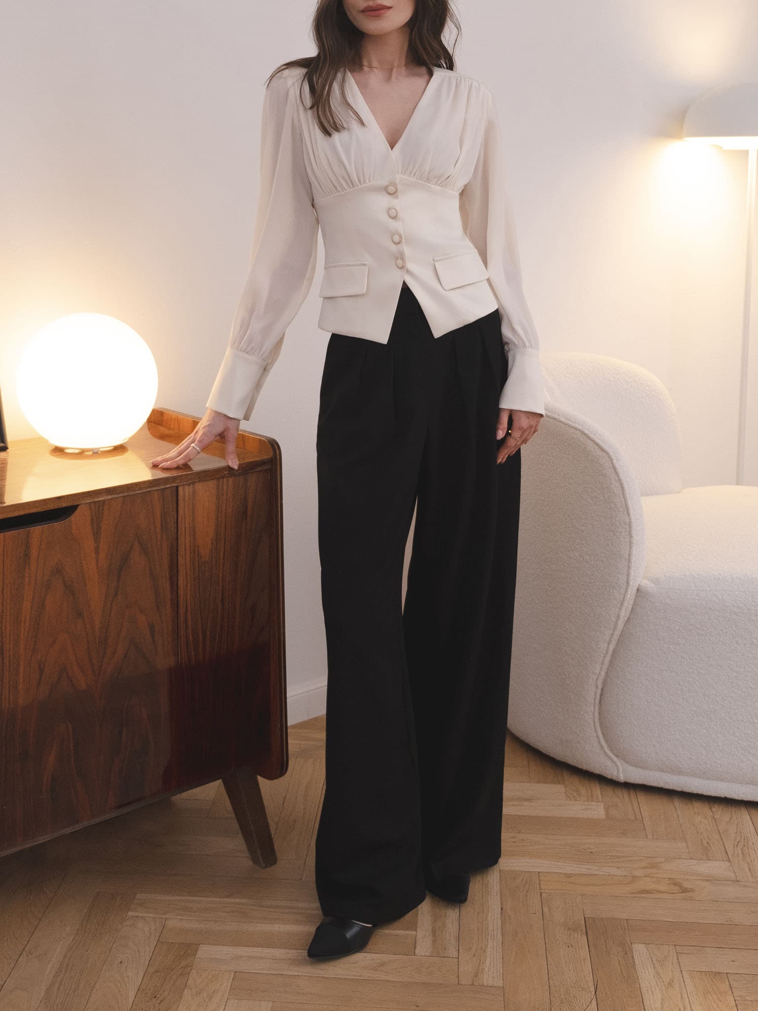 Blouse with a waistband and large button fastening