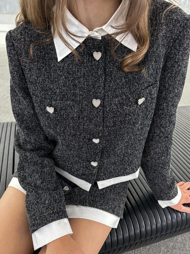 Single-breasted jacket with heart-shaped buttons
