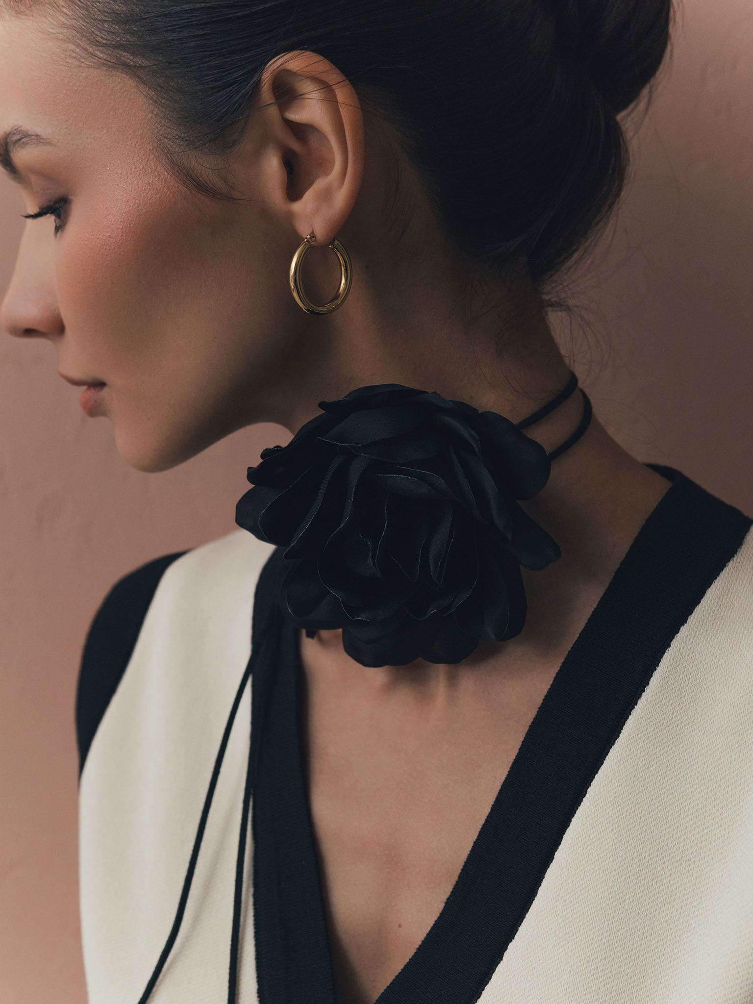 Lace necklace with a large flower