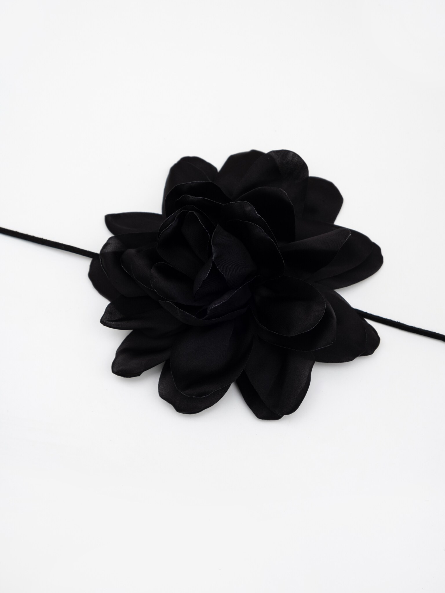 Lace necklace with a large flower