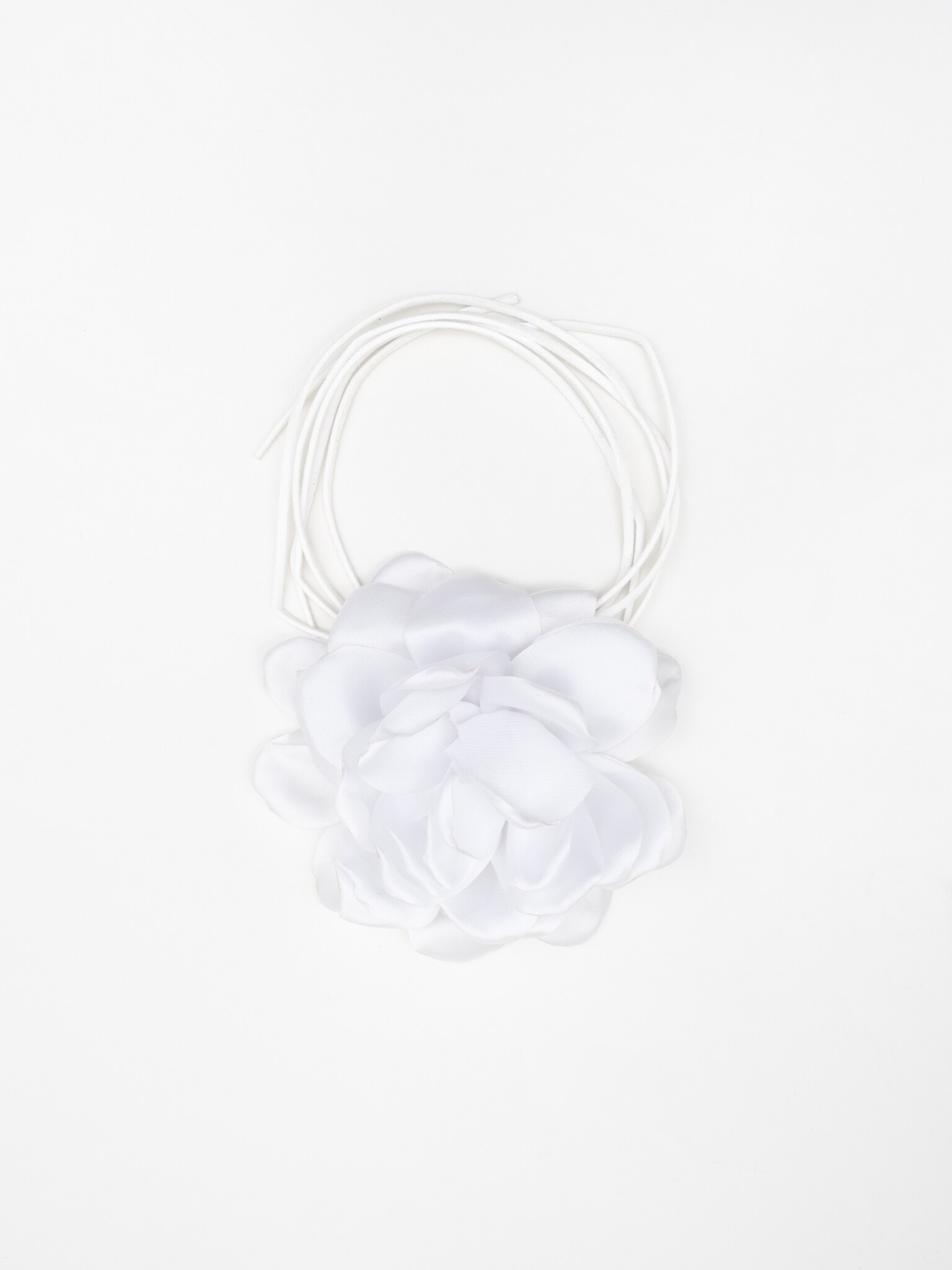 Lace necklace with a large flower