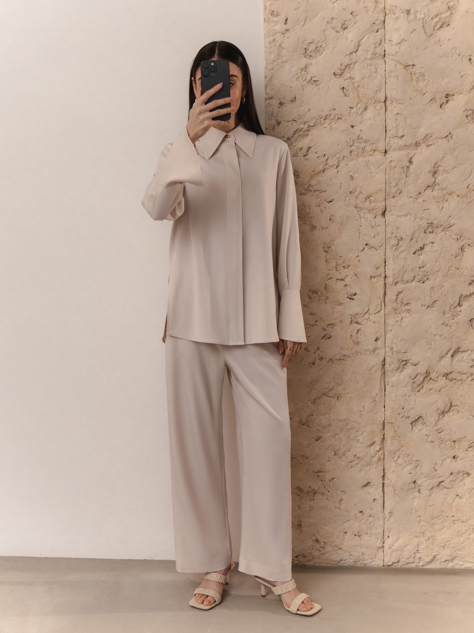 Luźna koszula z szerokimi mankietami