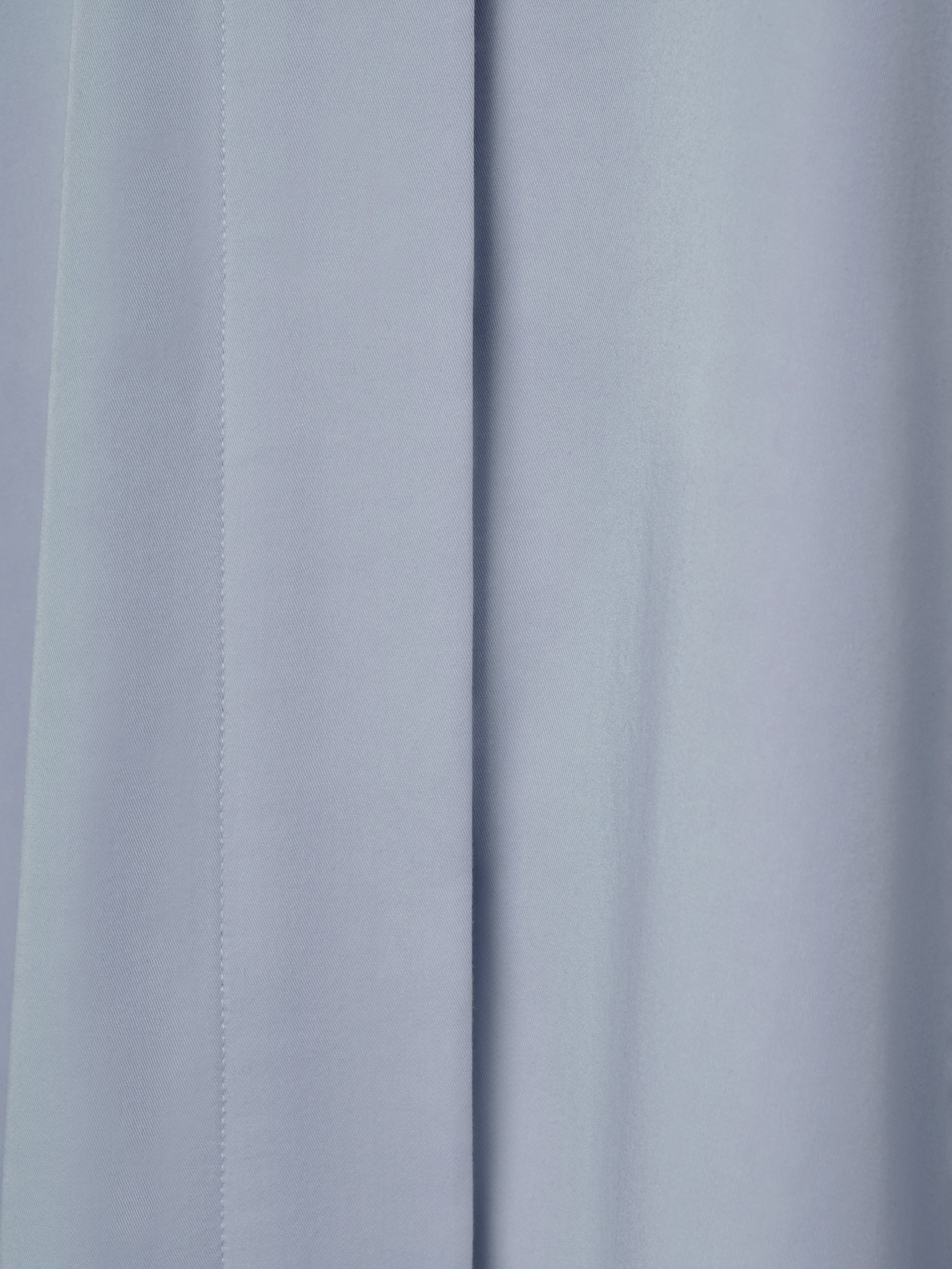 Loose shirt with wide cuffs