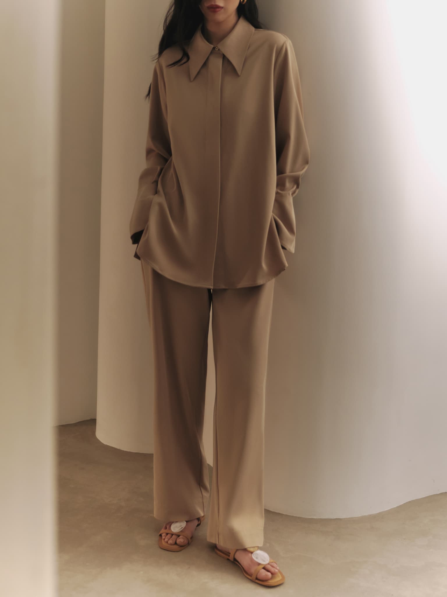 Luźna koszula z szerokimi mankietami