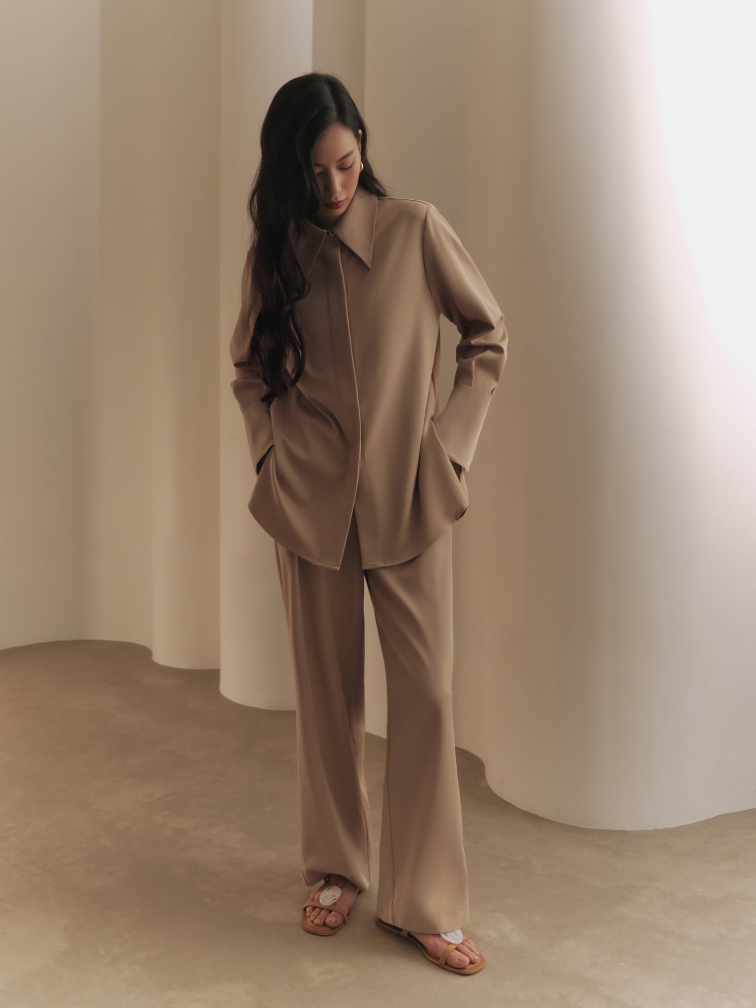 Luźna koszula z szerokimi mankietami