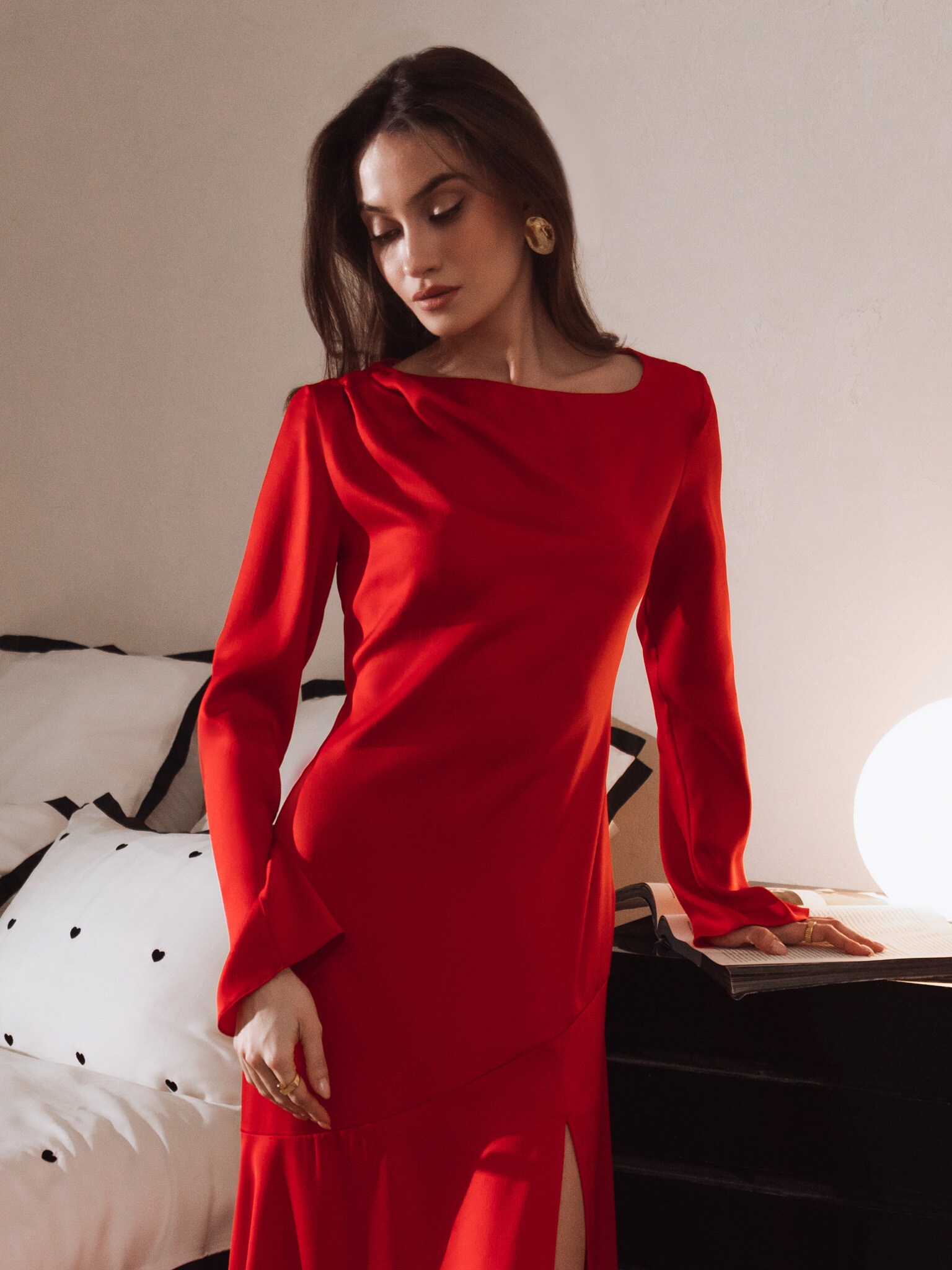 Midi dress with draped collar