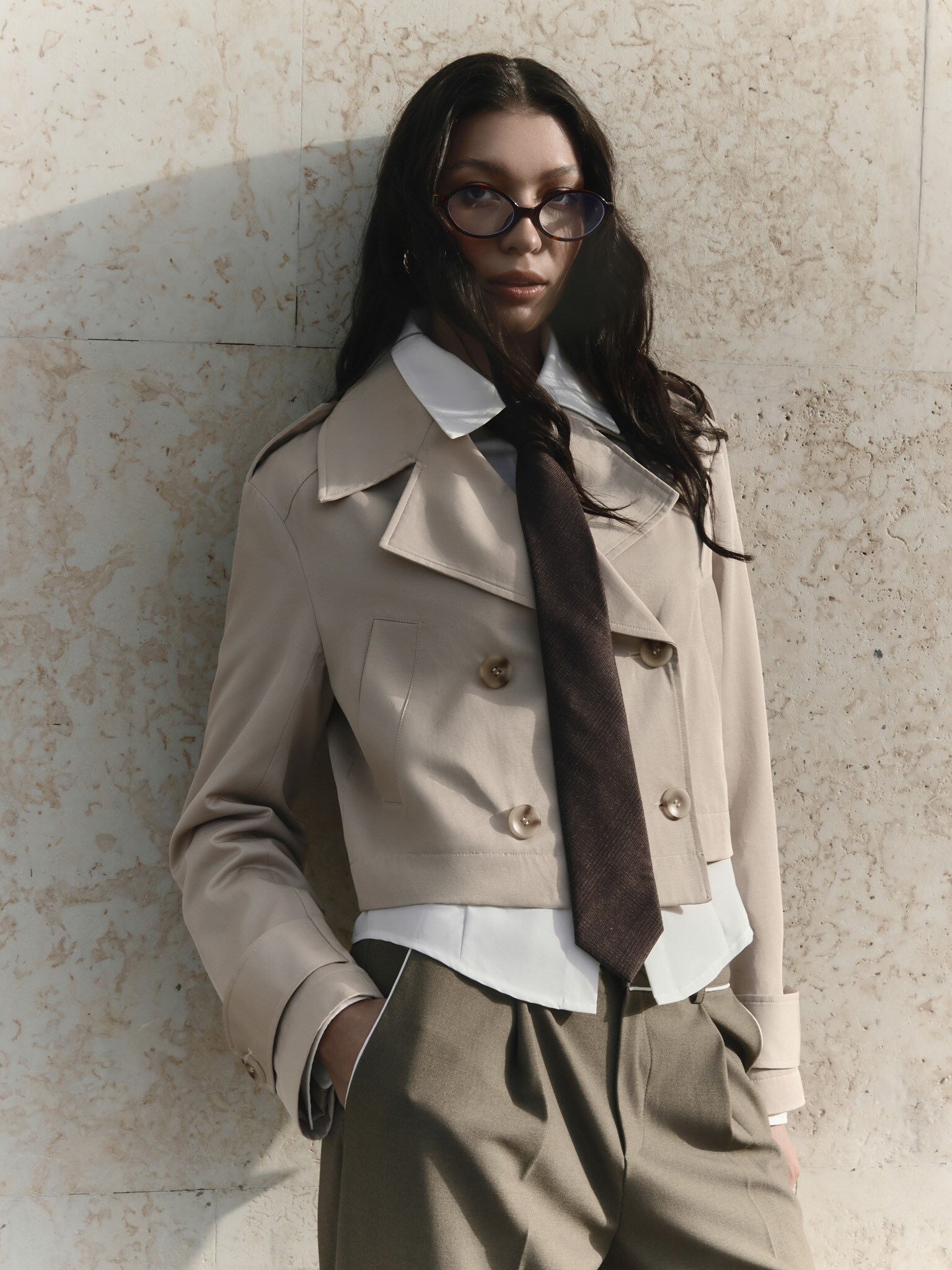 Укороченный тренч двубортного кроя