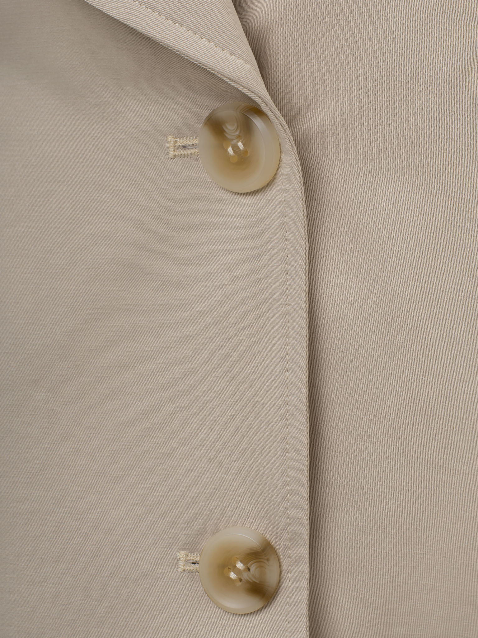 Укороченный тренч двубортного кроя