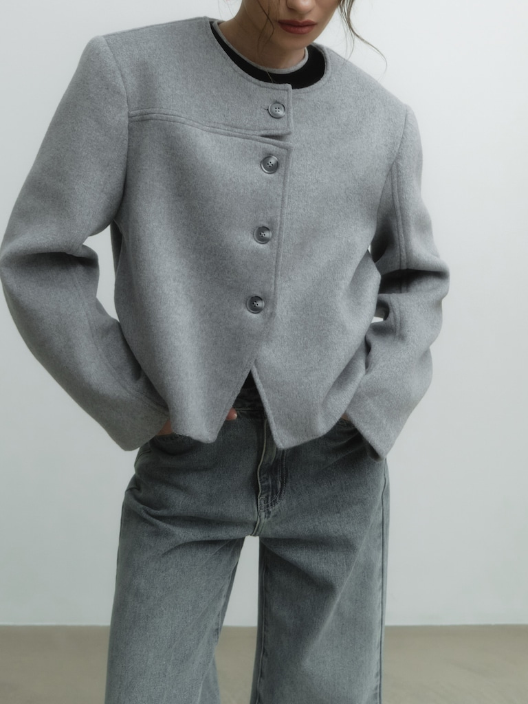 Woollen jacket with large buttons