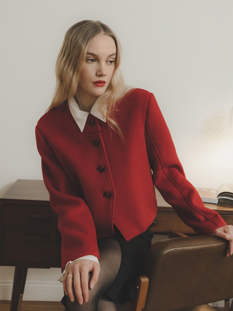 Woollen jacket with large buttons