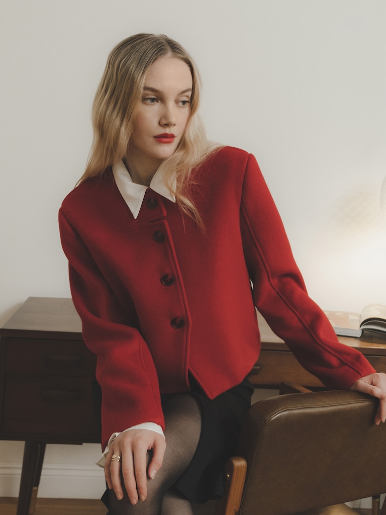 Шерстяной жакет с крупными пуговицами