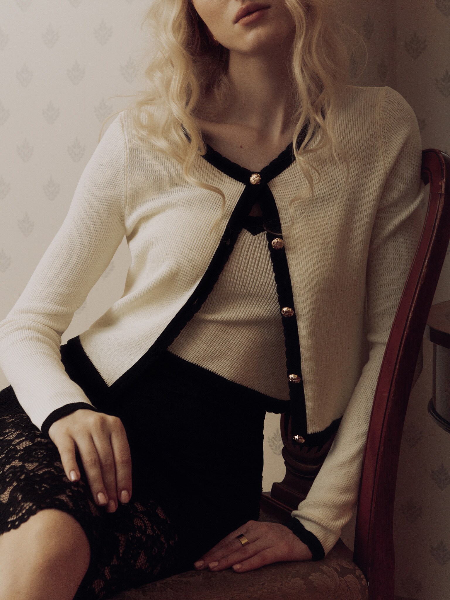 Fitted ribbed cardigan with contrasting edging