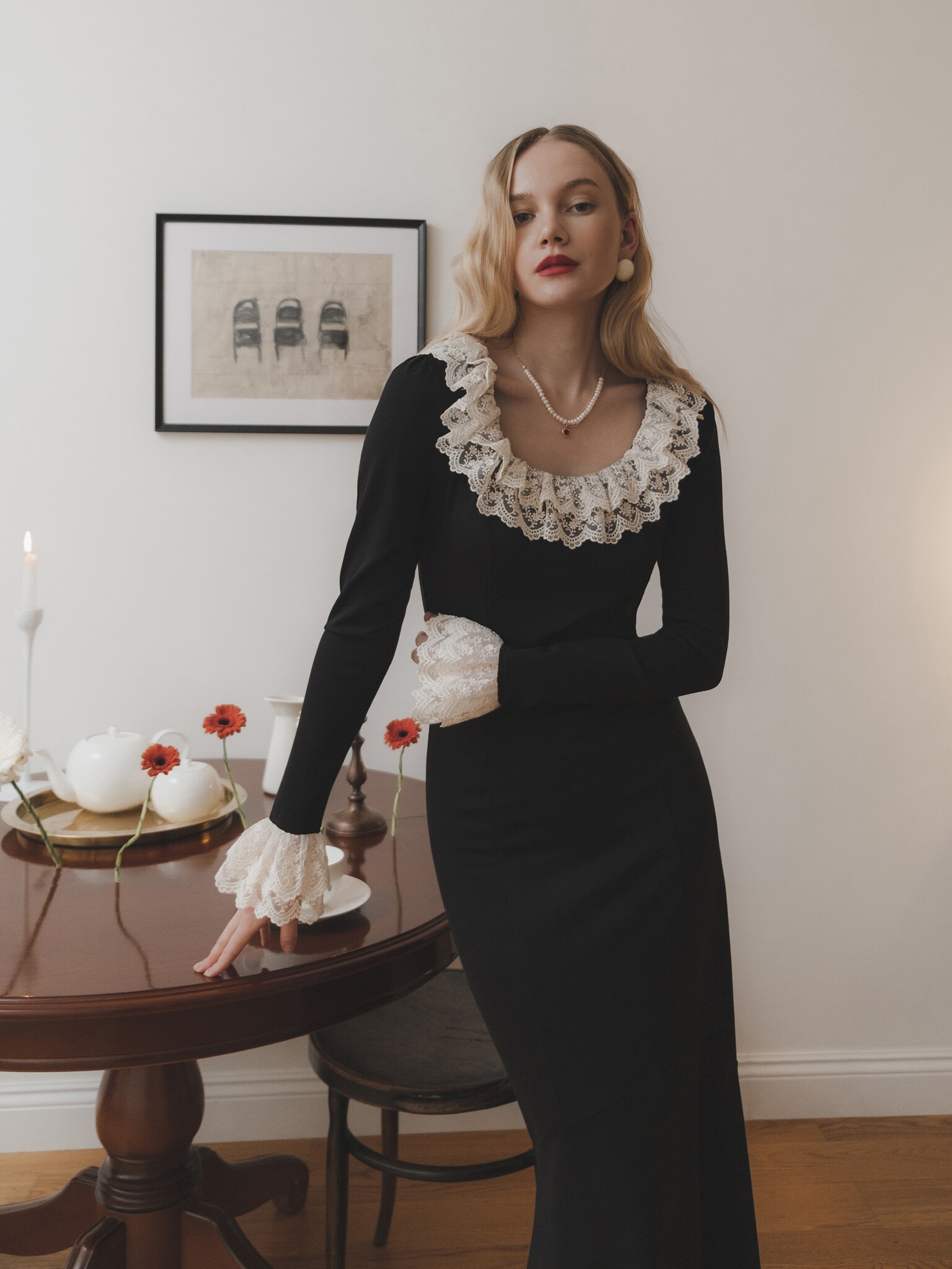 Трикотажное платье макси с контрастным кружевом