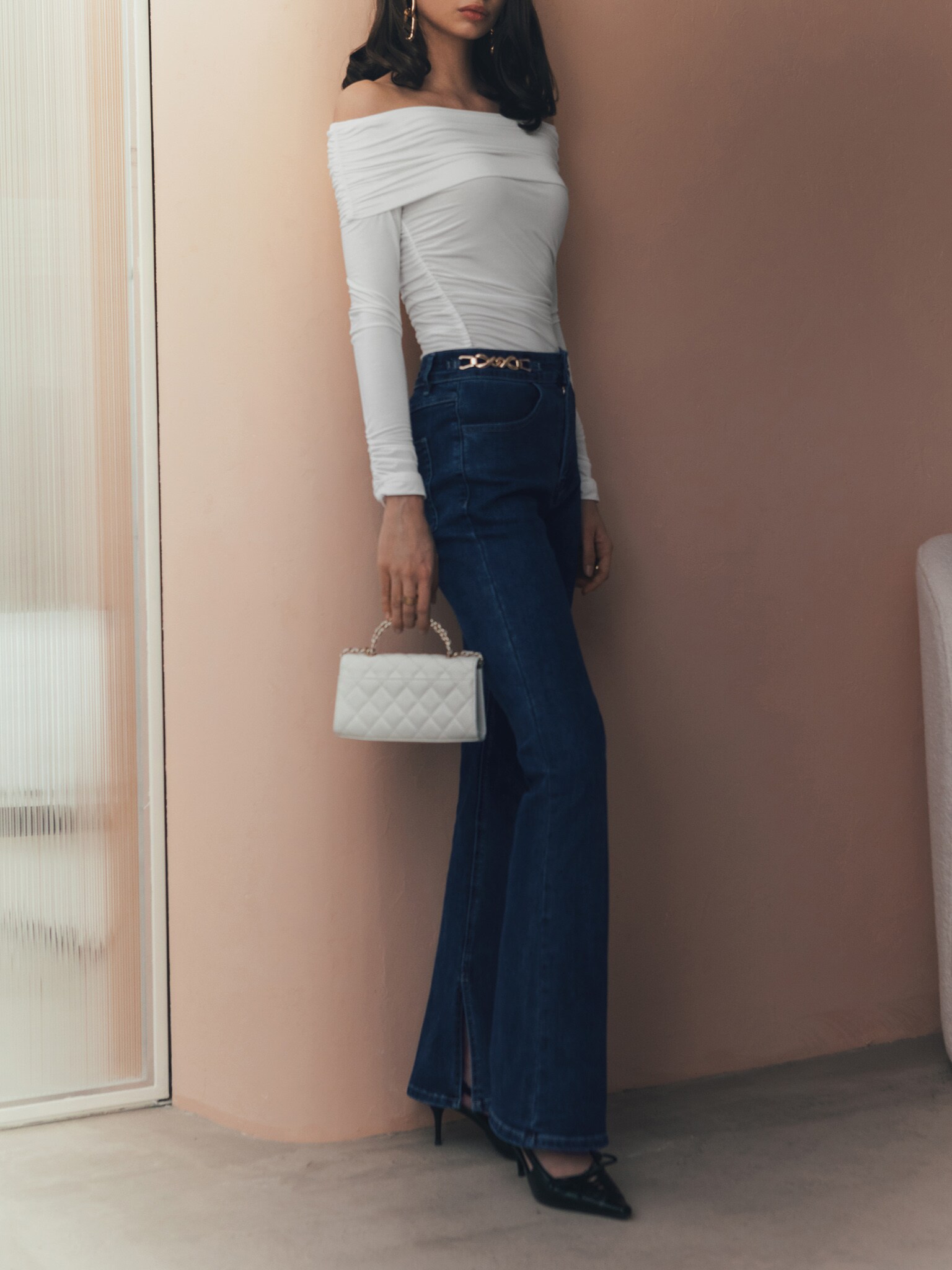 Flared jeans with chain belt