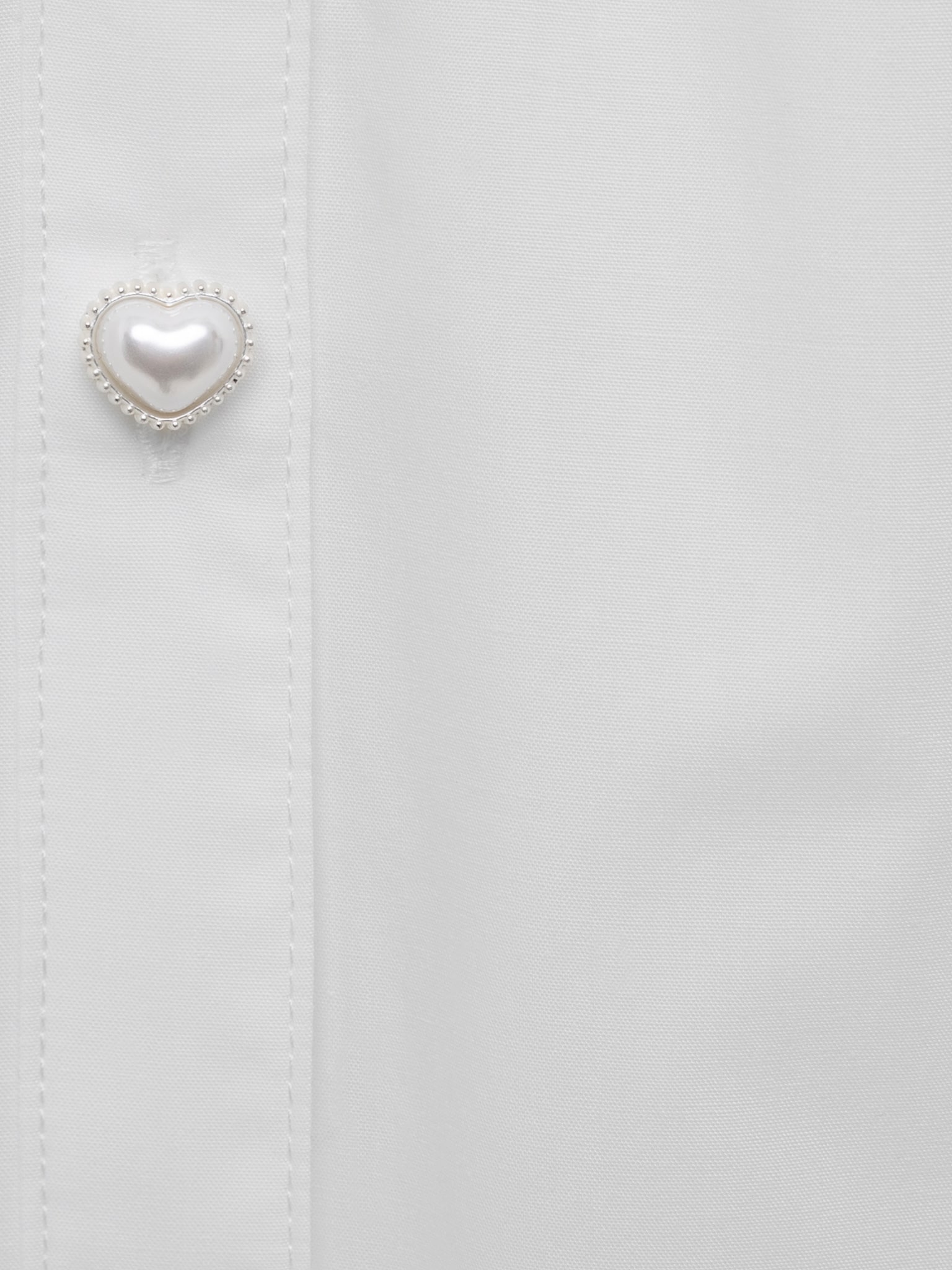 Straight blouse with ruffle at the collar