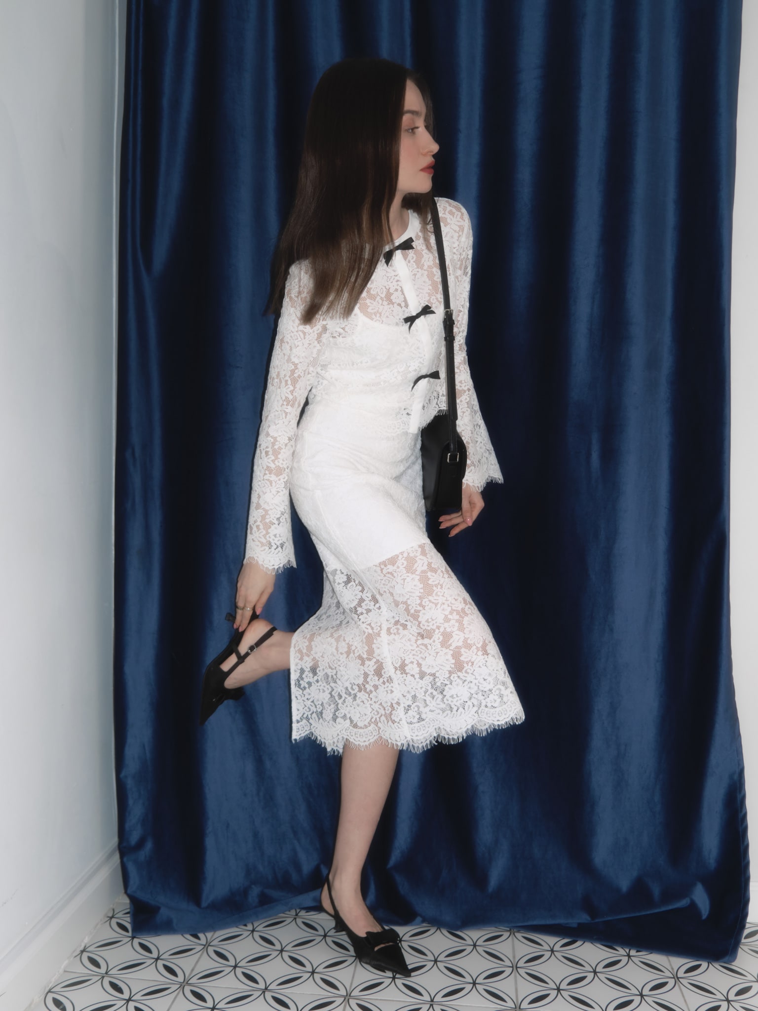 Кружевная юбка миди с контрастным бантом