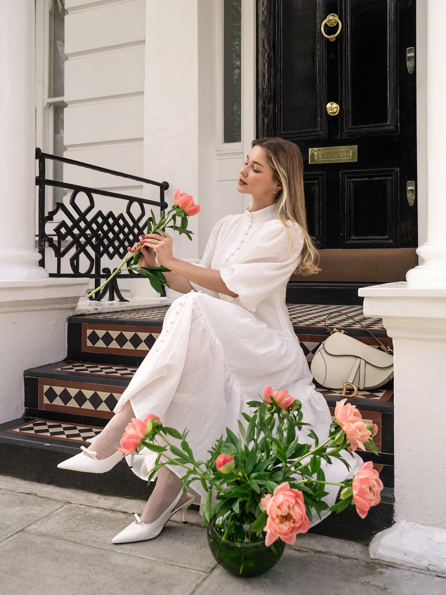 Lightweight midi dress in textured fabric with voluminous sleeves