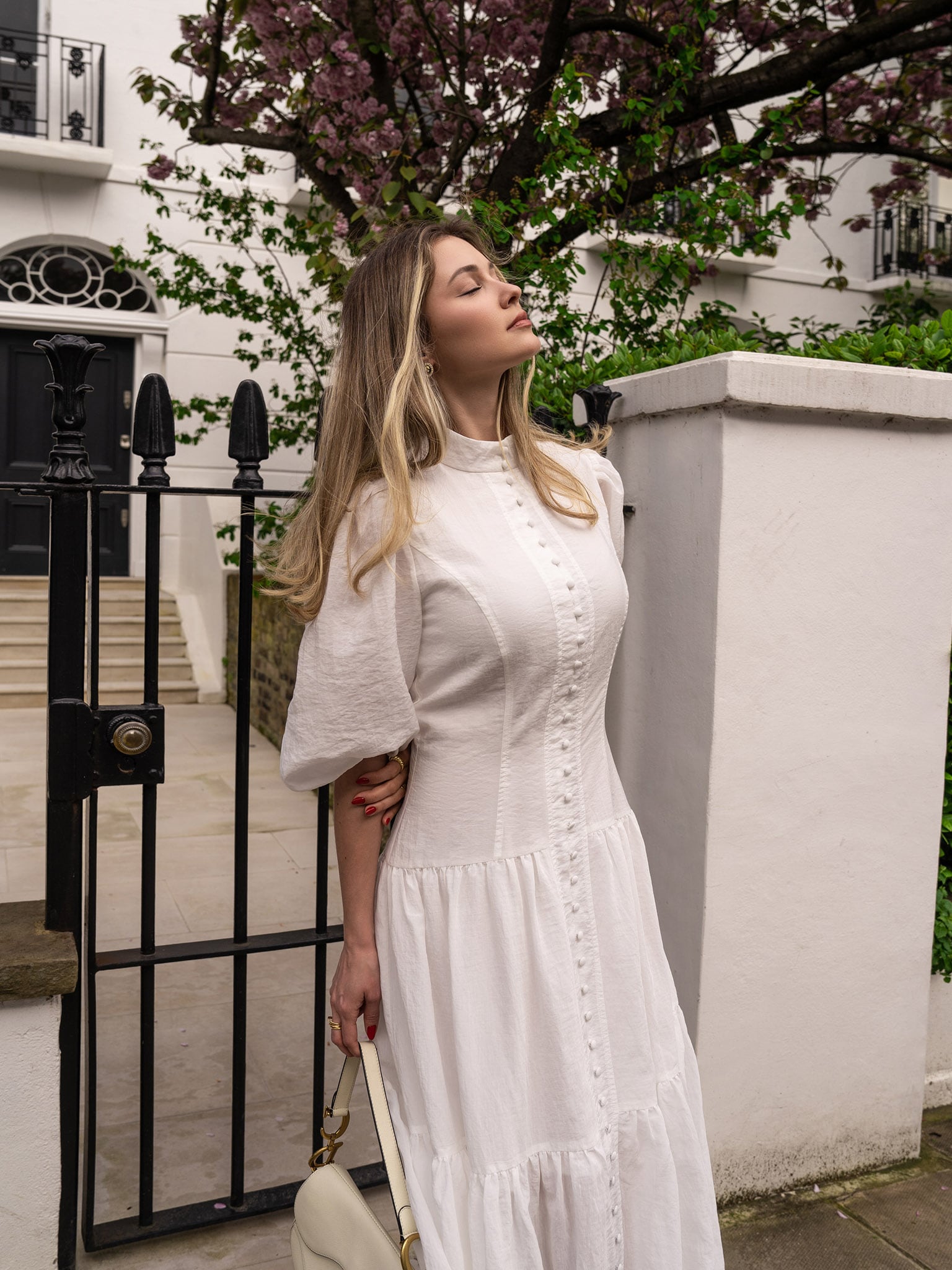 Lightweight midi dress in textured fabric with voluminous sleeves