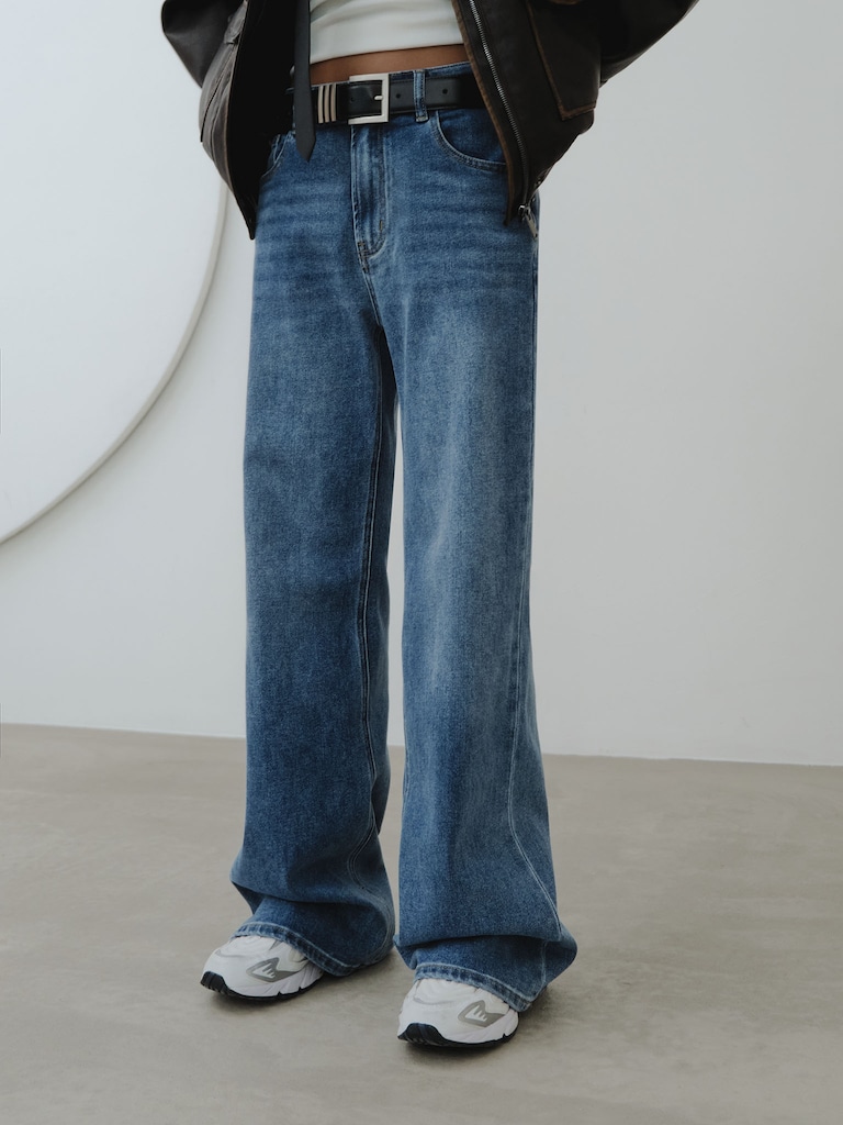 Loose mid-rise distressed jeans