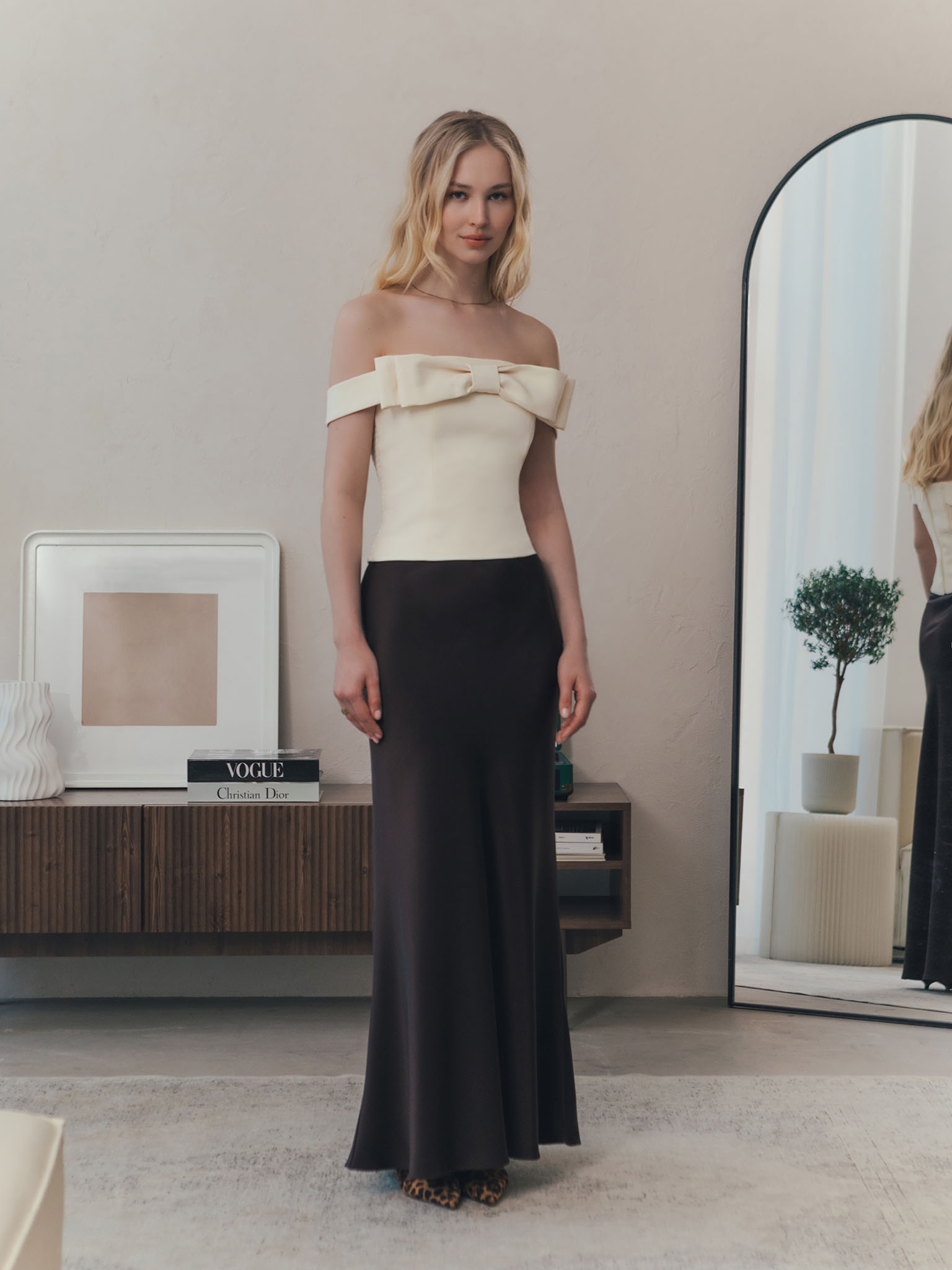 Haut corset aux épaules ouvertes et nœud sur le devant