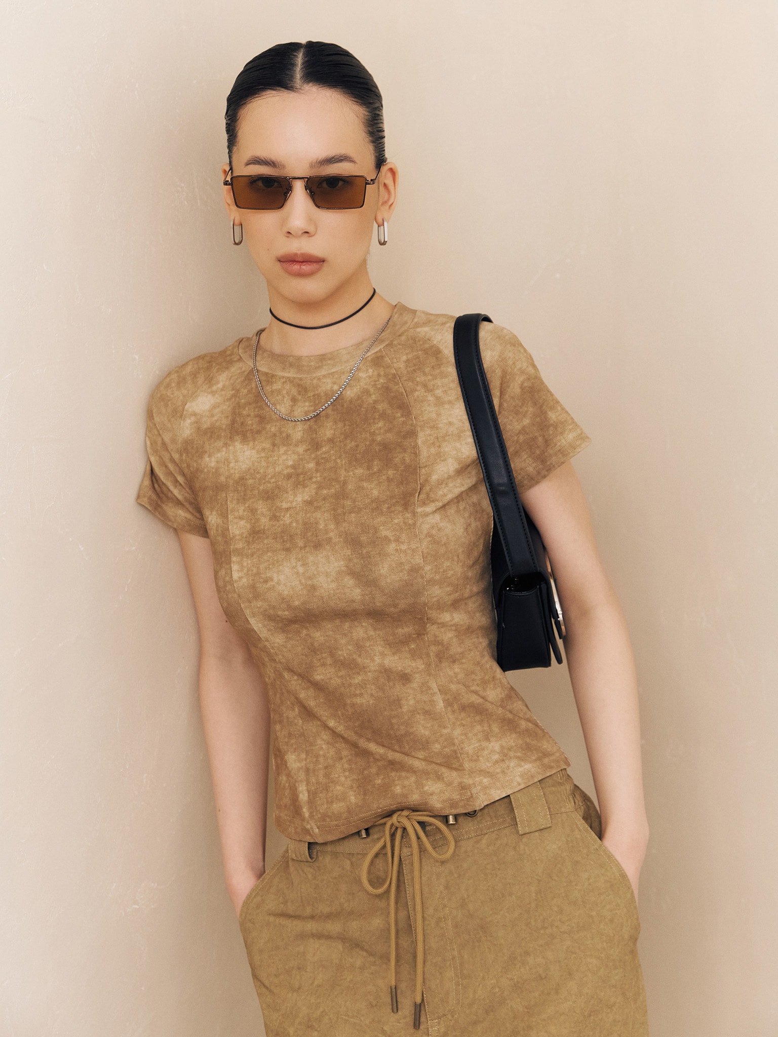 Футболка с рельефными вытачками :: LICHI - Online fashion store