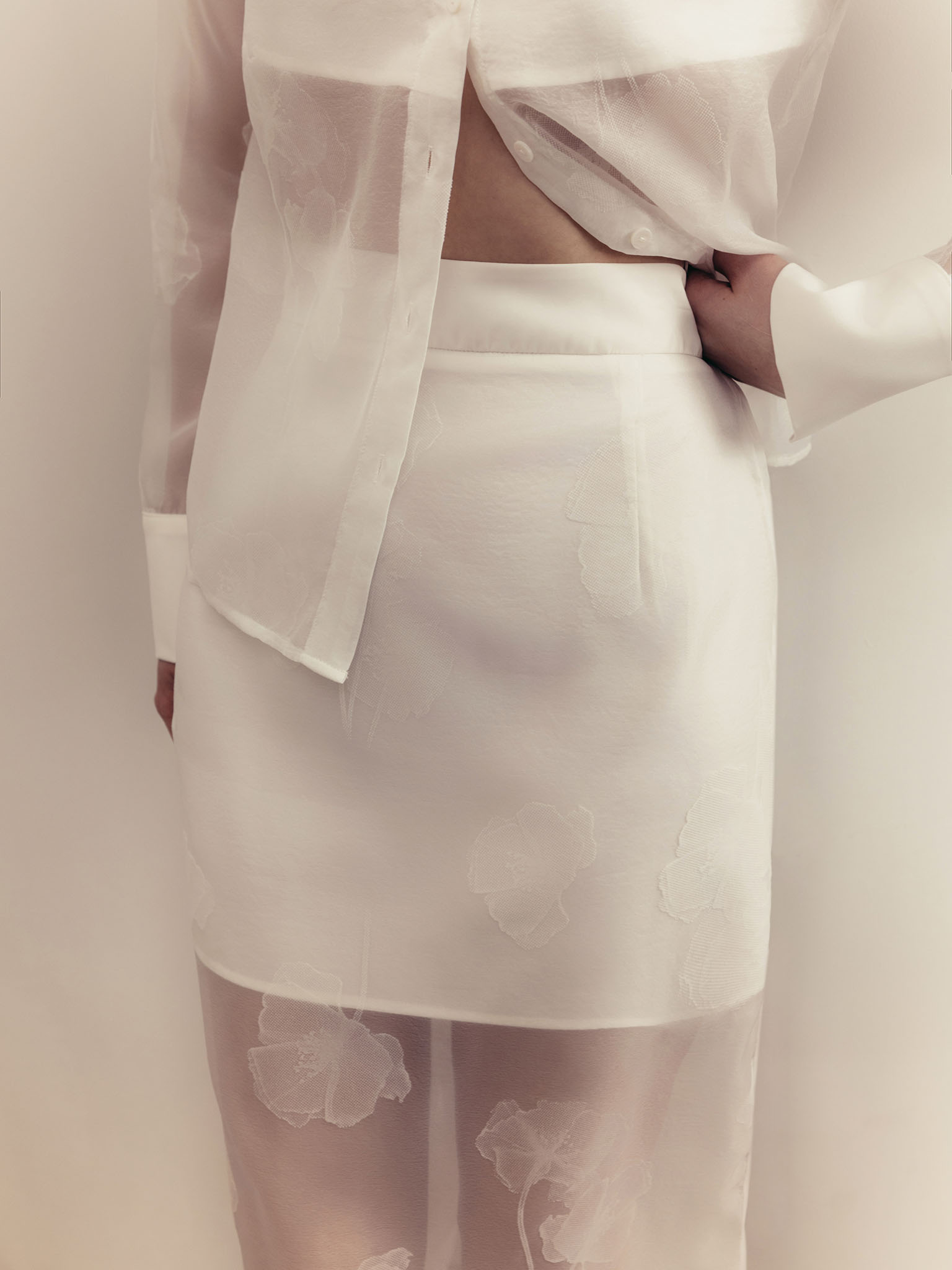 Полупрозрачная юбка миди с цветочным орнаментом