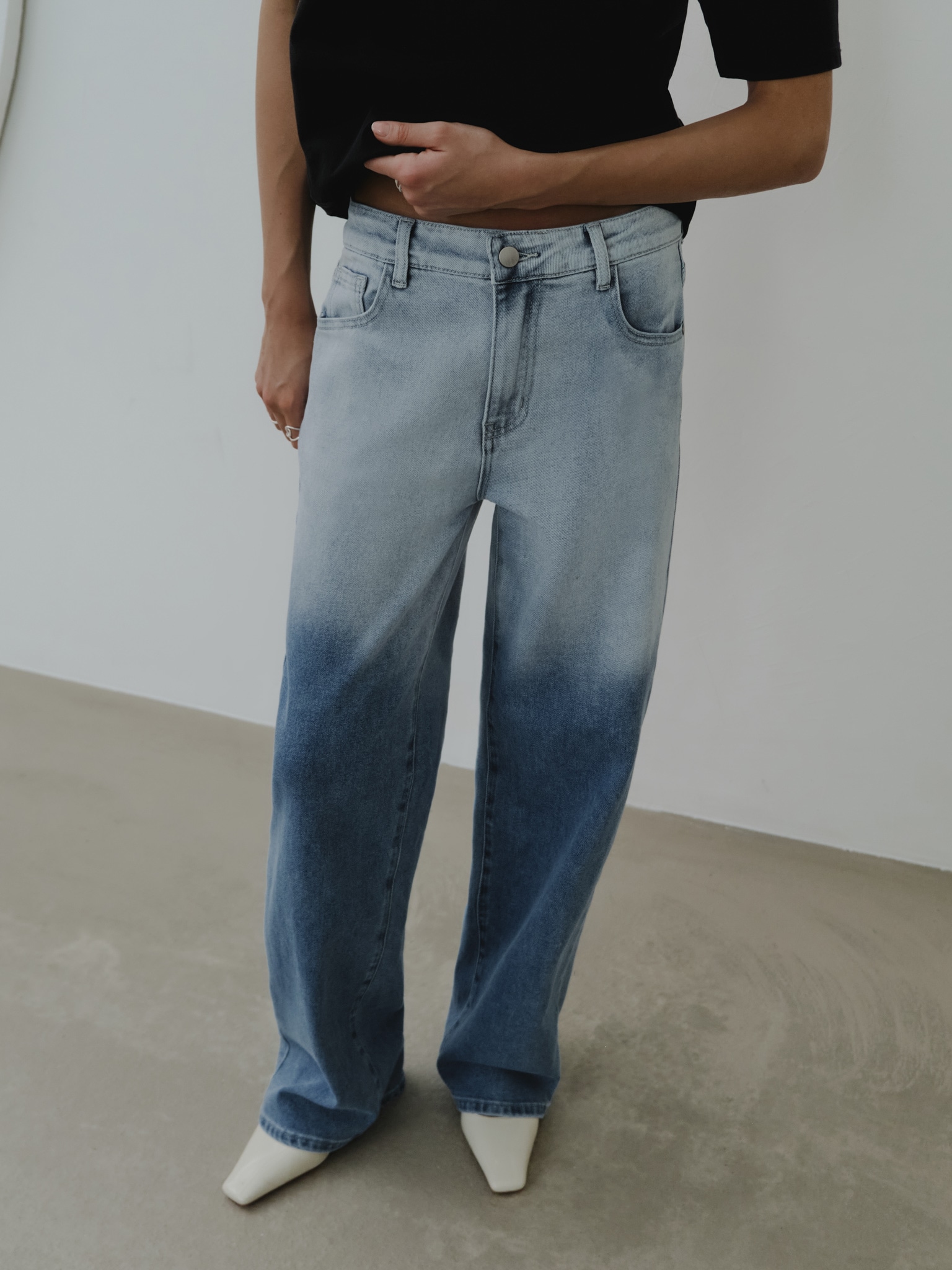 Low-rise wide-leg jeans :: LICHI - Online fashion store