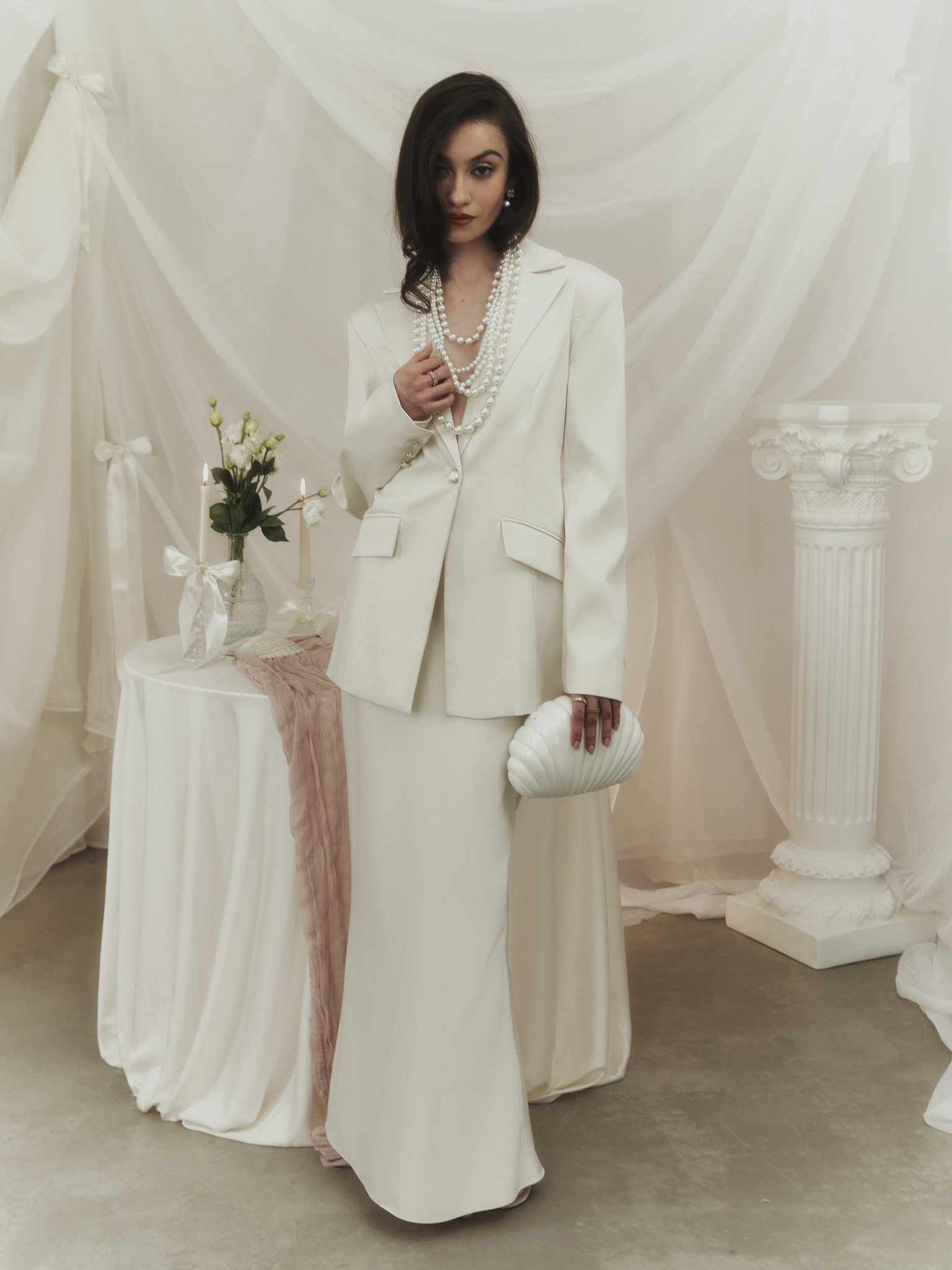 Straight single-breasted jacket with pearlescent buttons