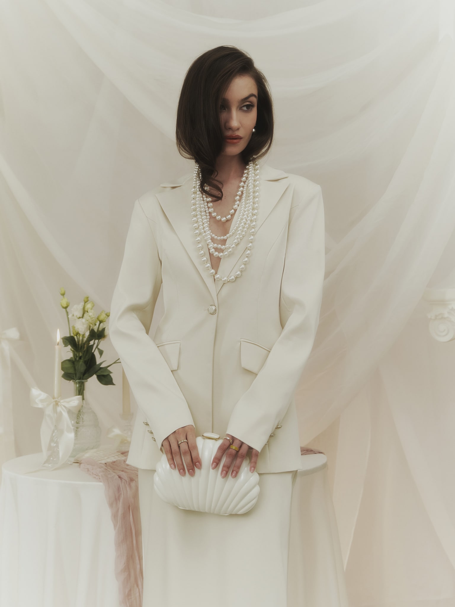 Straight single-breasted jacket with pearlescent buttons