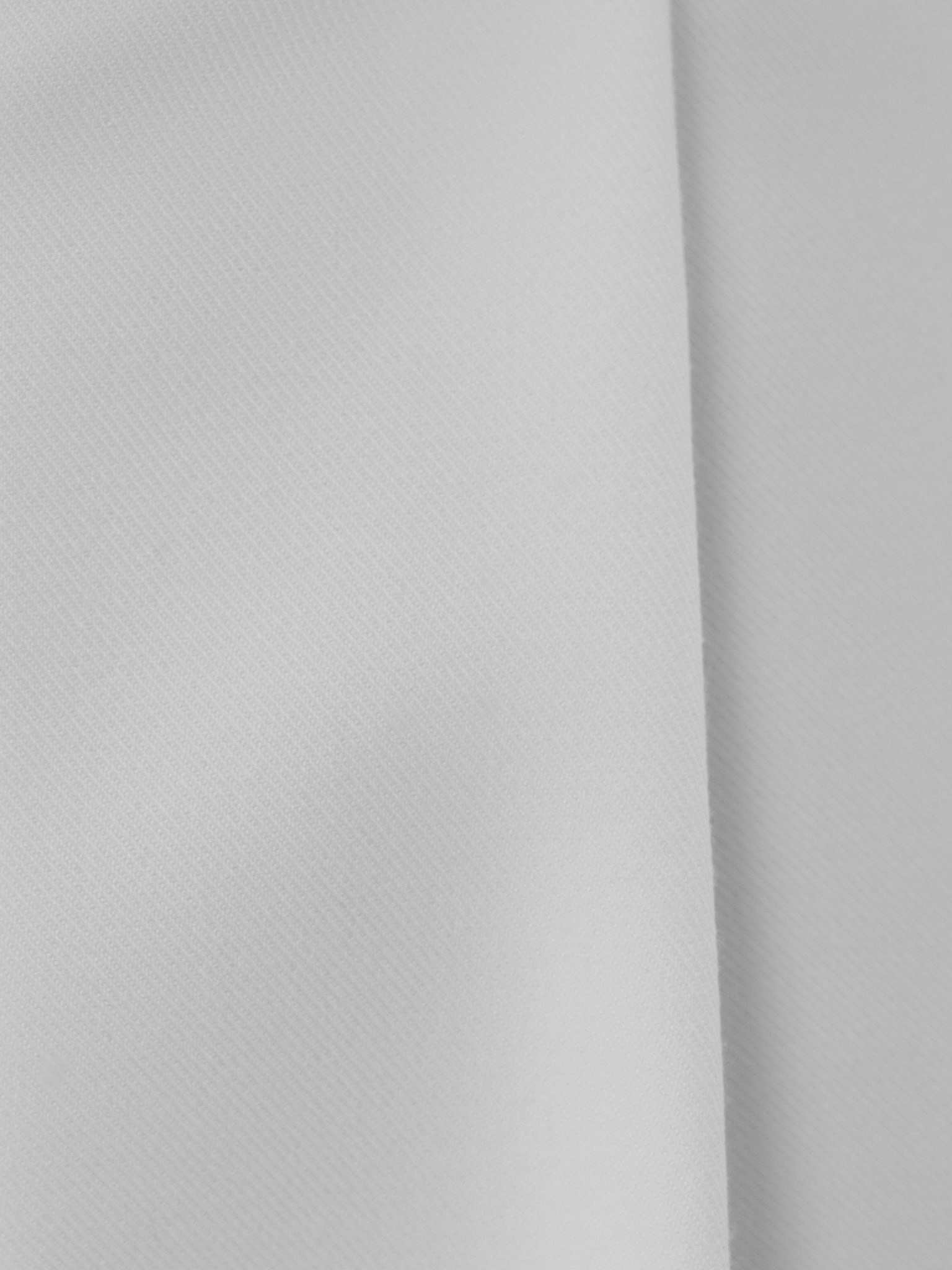 Свободные брюки с защипами на талии