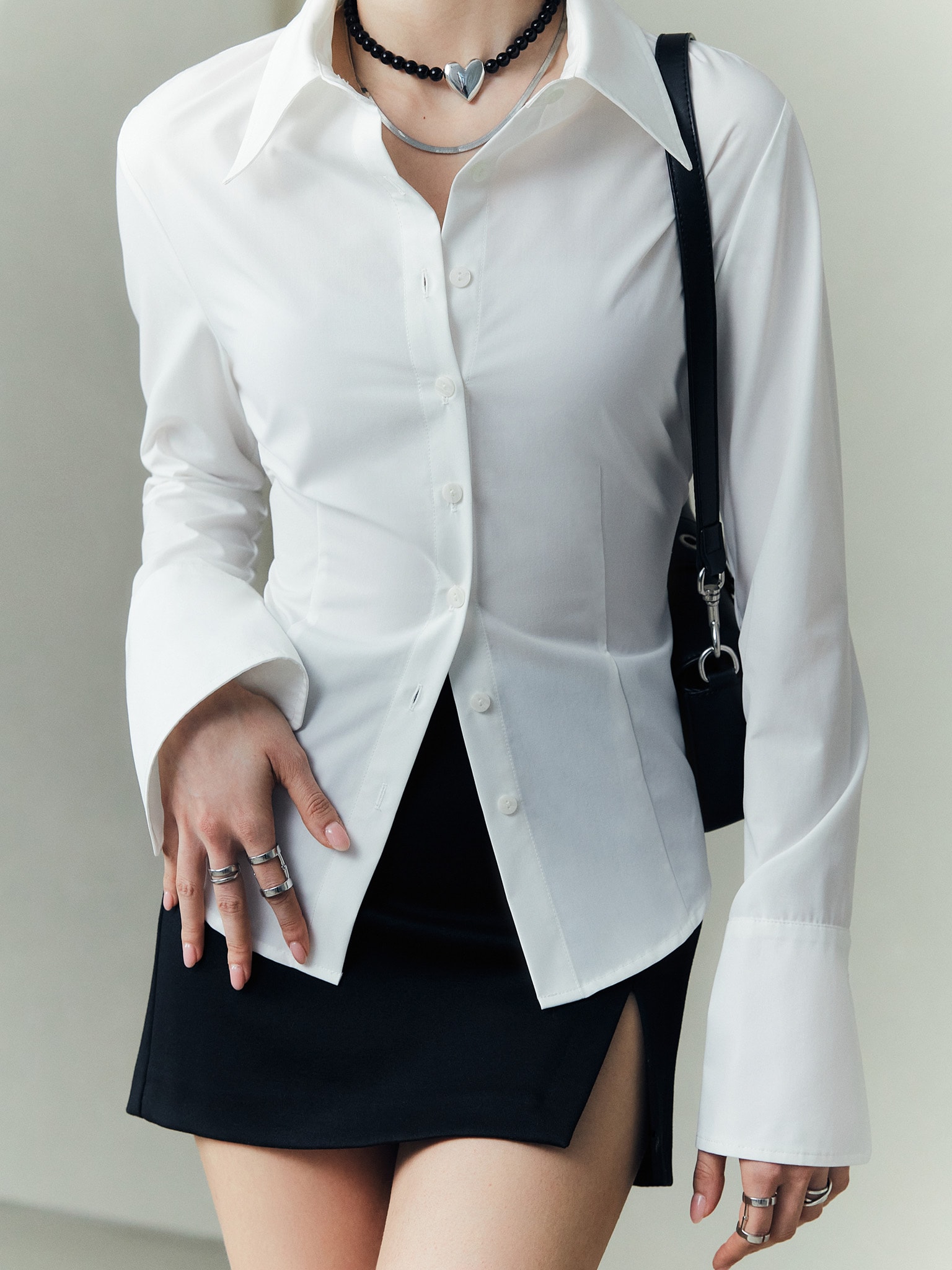 Fitted shirt with triangular collar