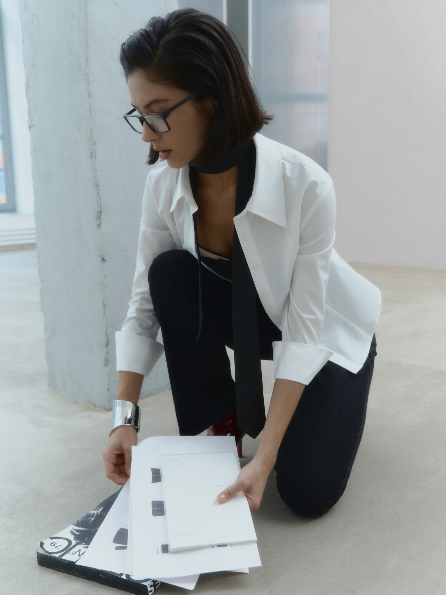 Fitted shirt with triangular collar