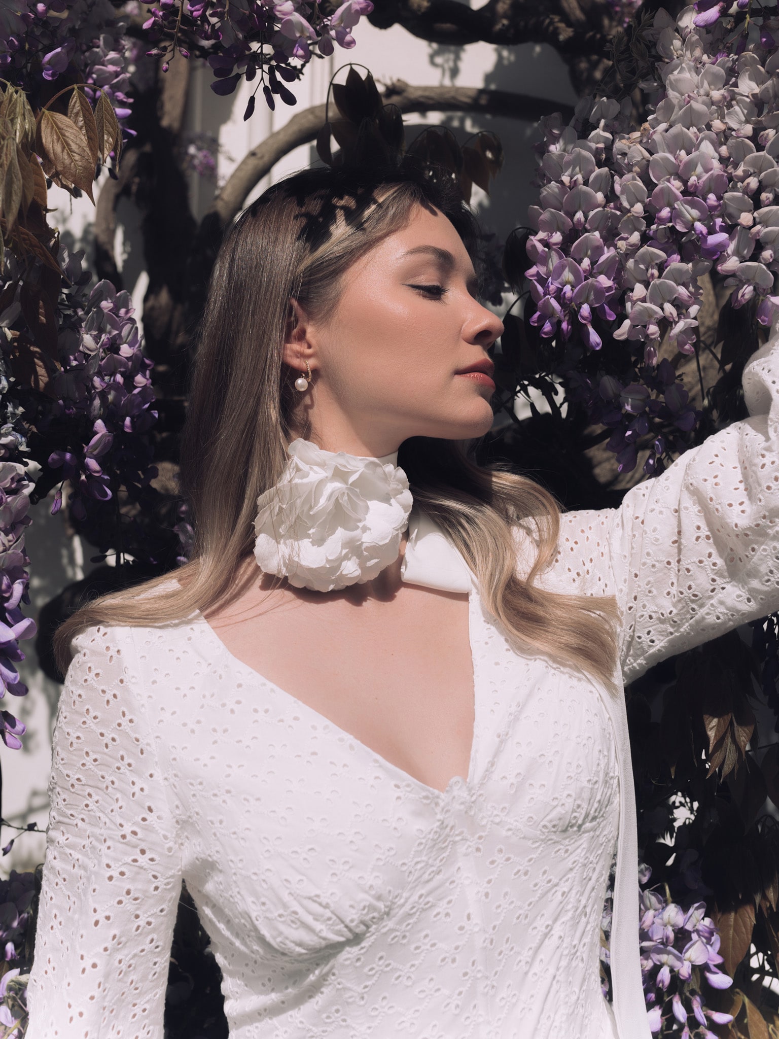 Dopasowana mini sukienka z gorsetem i bufiastą spódnicą