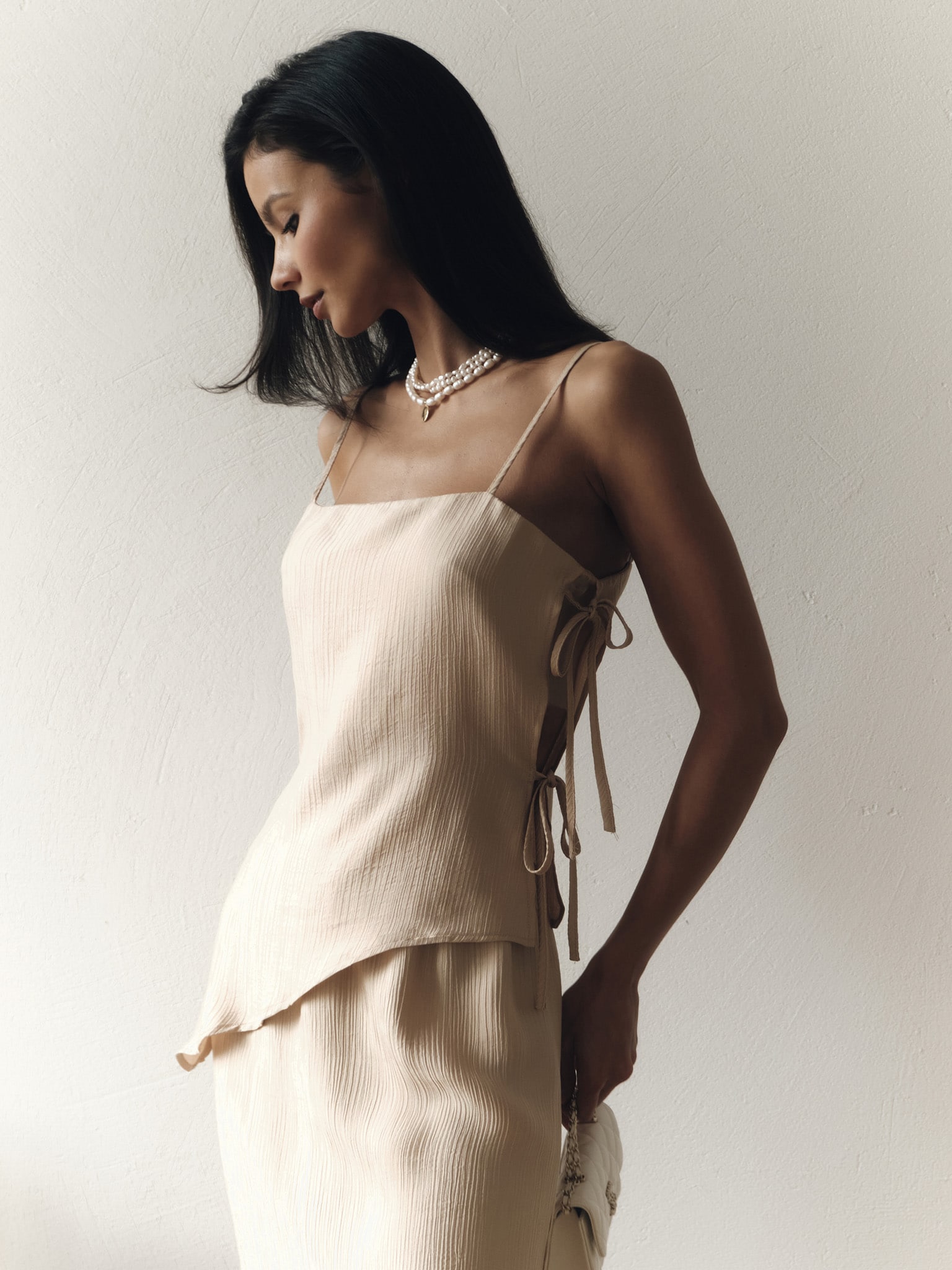 Top na ramiączkach z wiązaniami po bokach