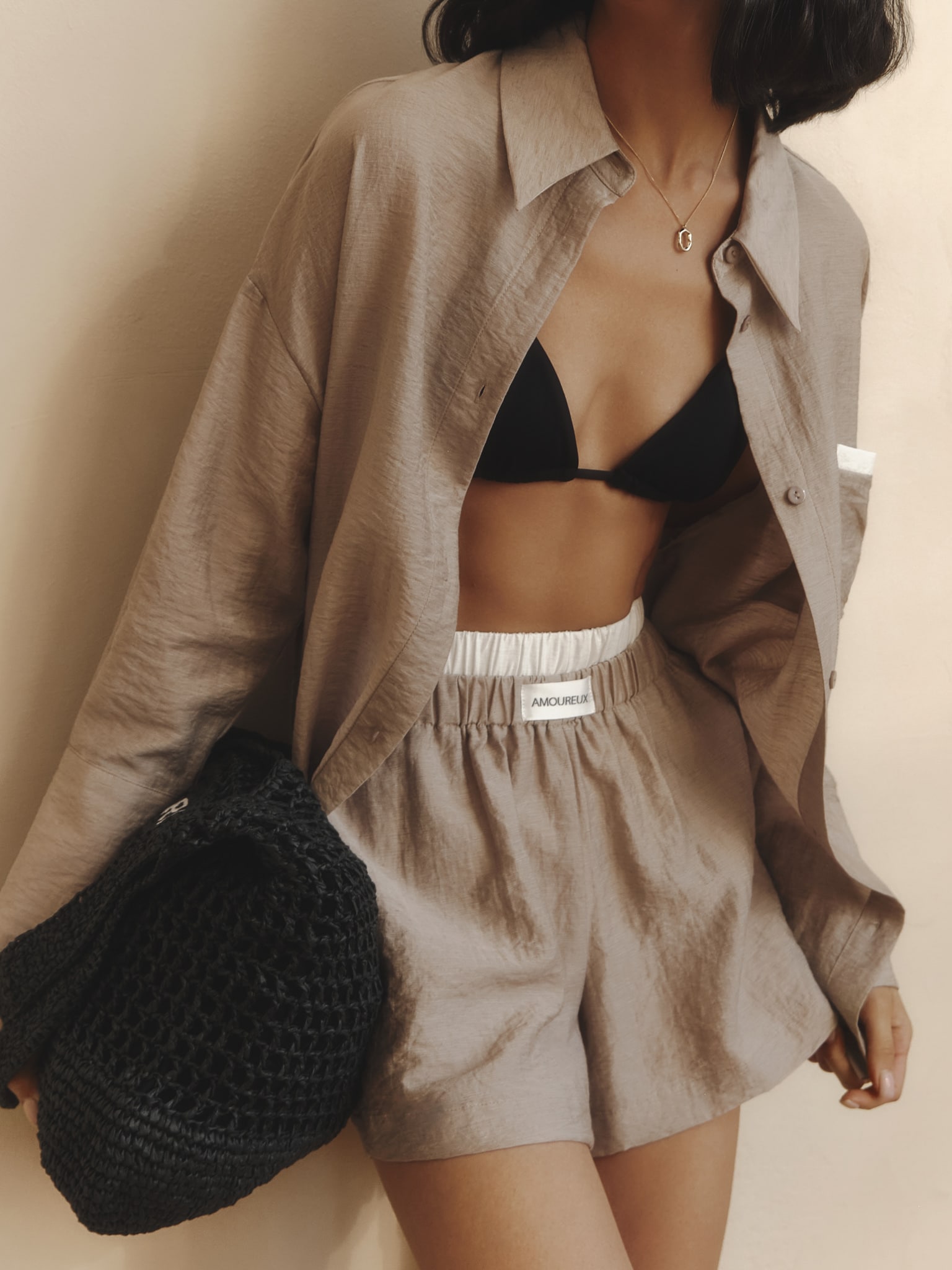 Loose shirt with contrasting inserts