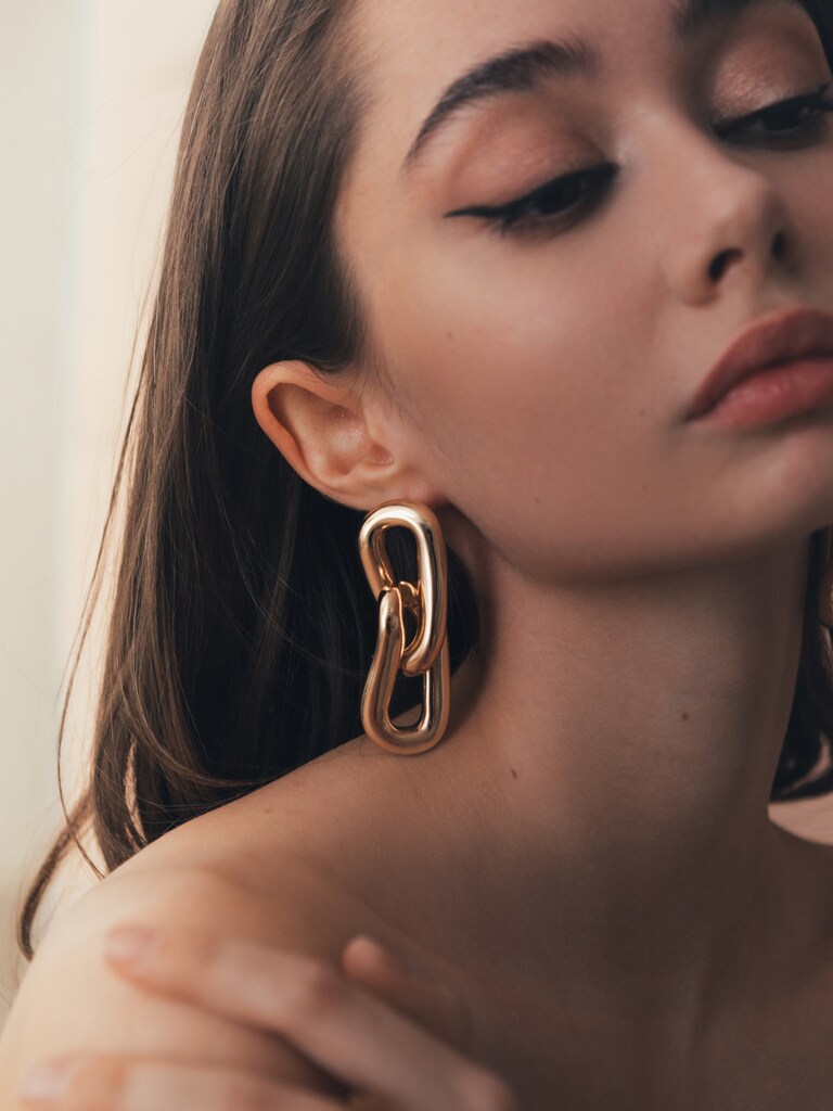 Chain link stud earrings