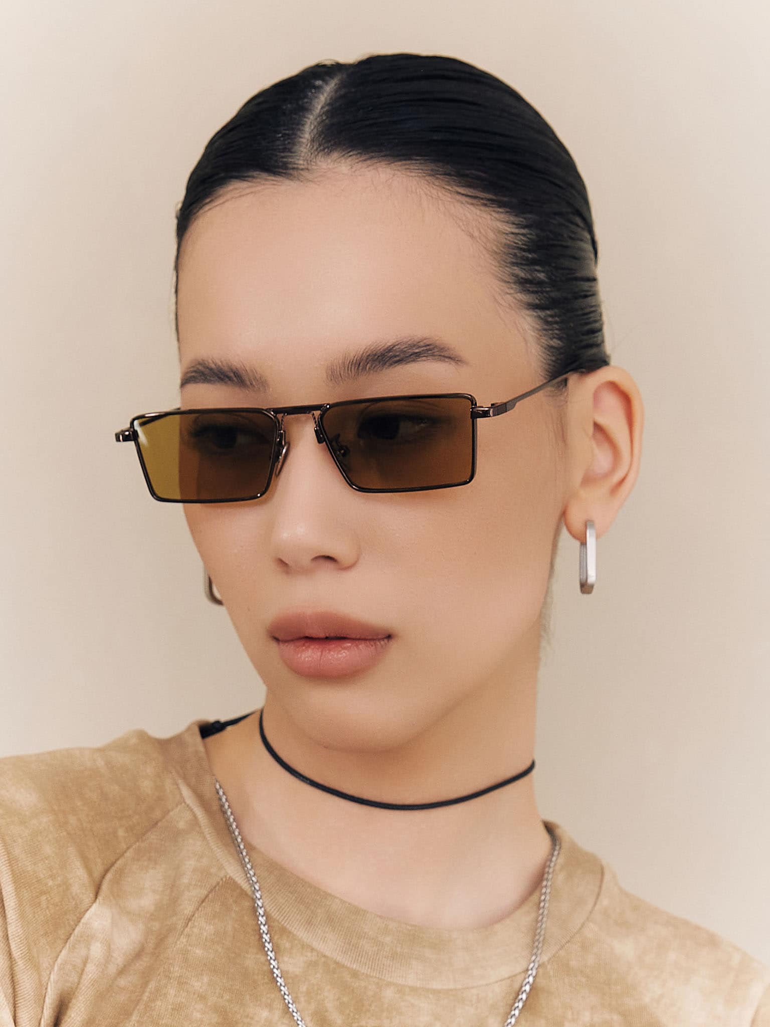 Солнцезащитные очки в металлической оправе